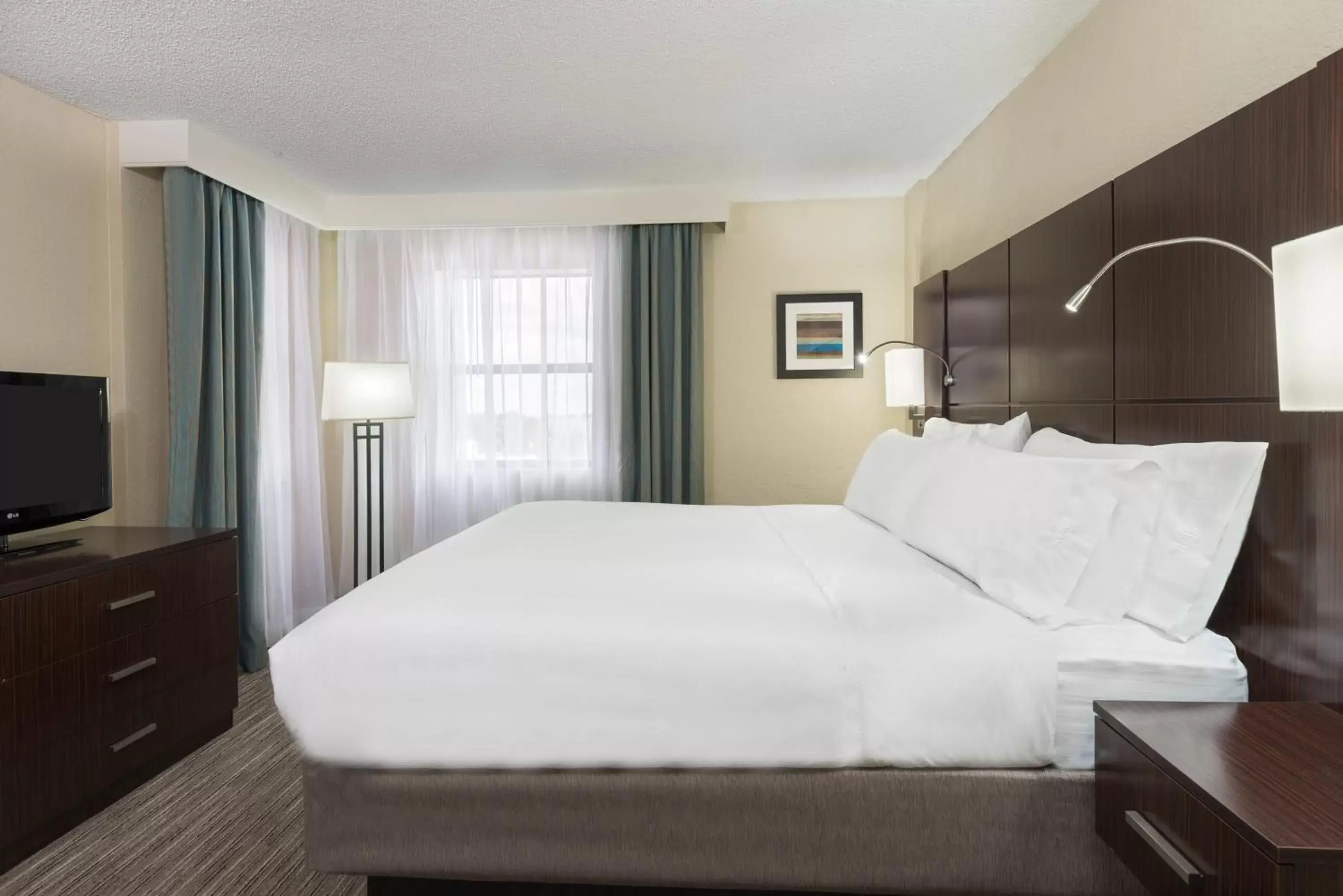 Photo of the whole room, Bed in Holiday Inn Express Hotel & Suites Ft. Lauderdale-Plantation, an IHG Hotel