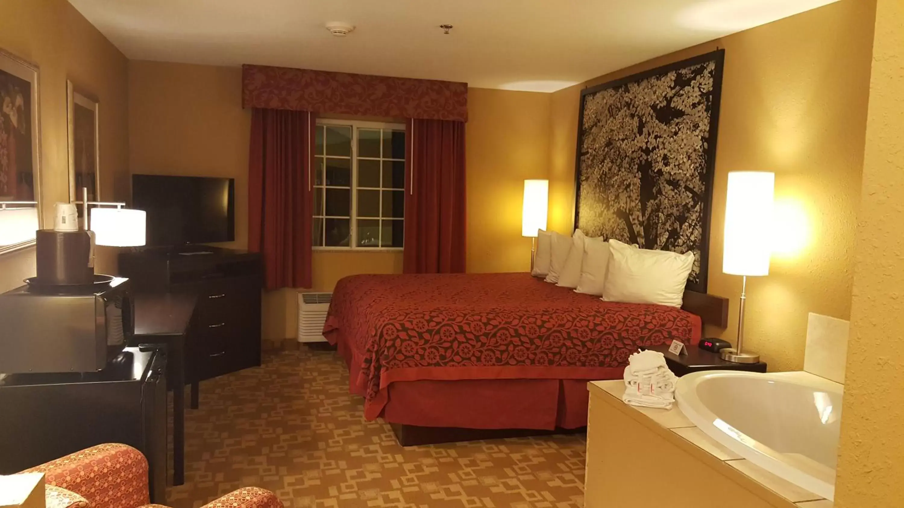 Bedroom in Days Inn by Wyndham Central City