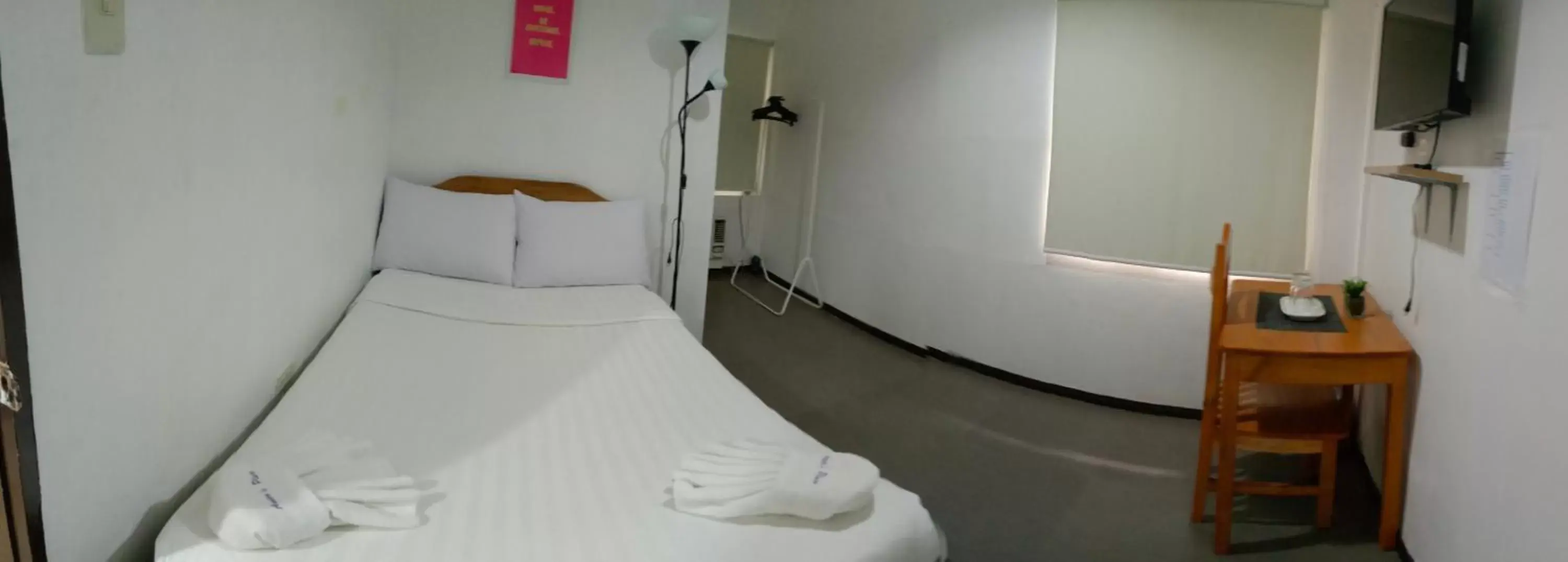 Photo of the whole room, Bed in Amor's Place