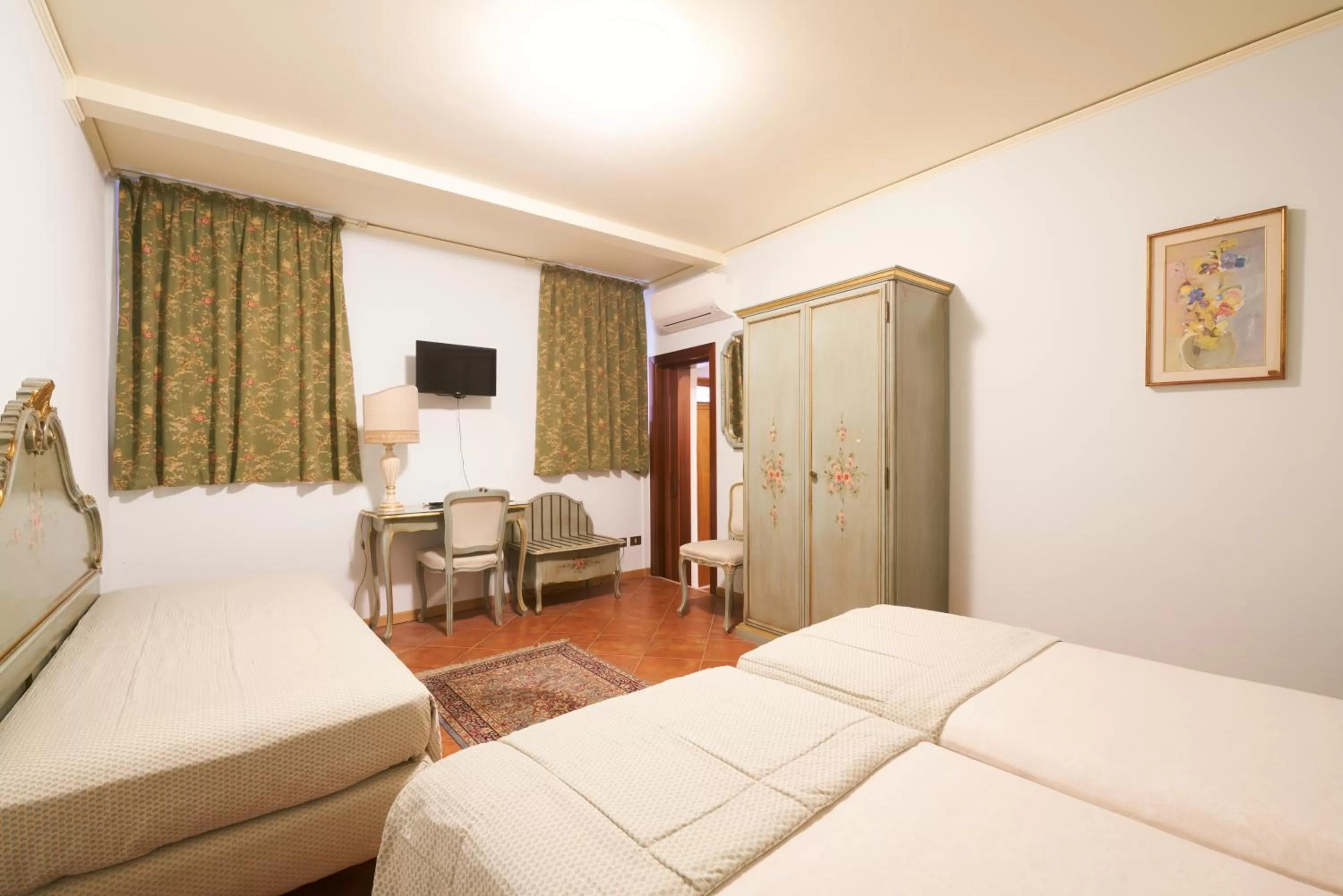 Bed in Hotel Serenissima