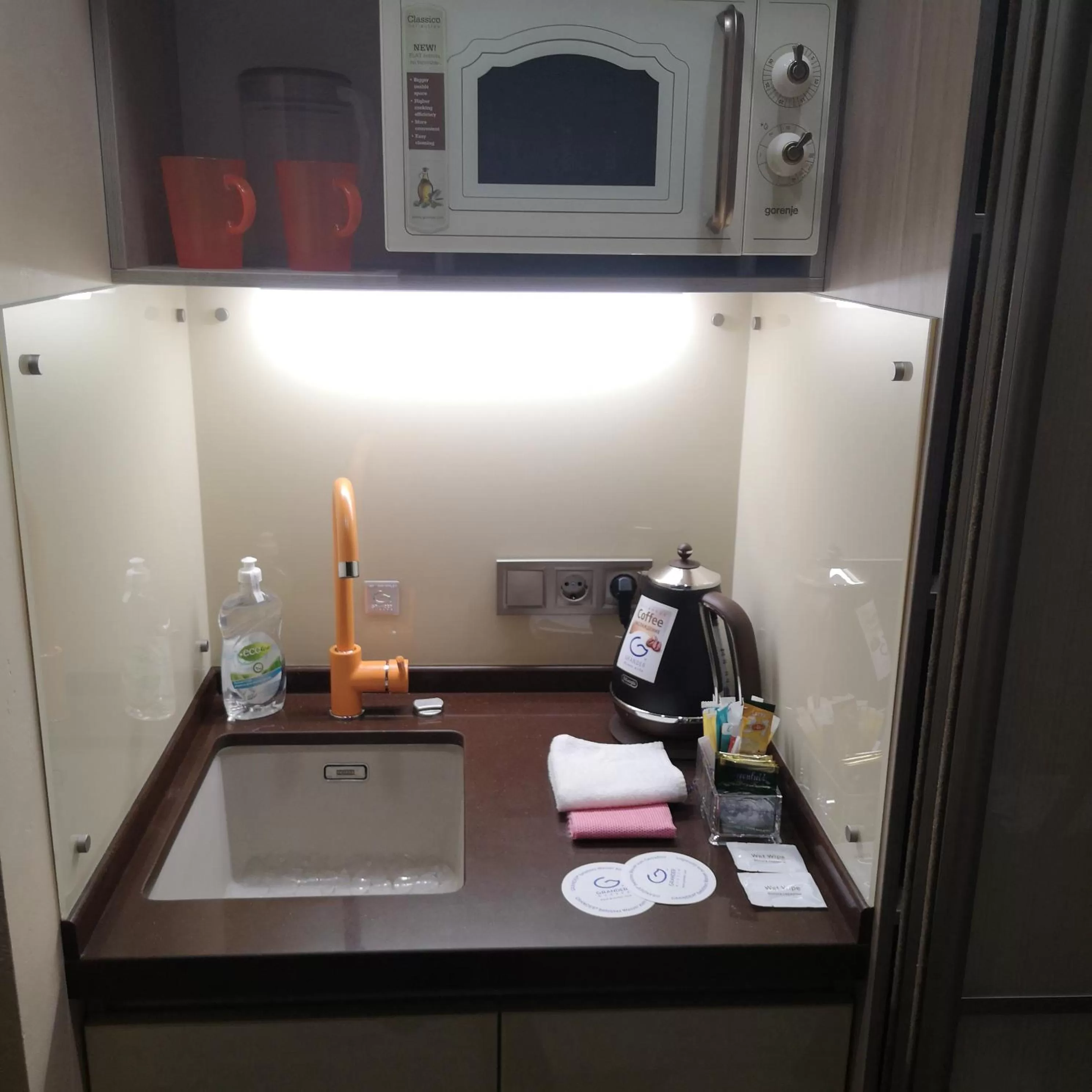 Coffee/tea facilities in ACCOMMODO192