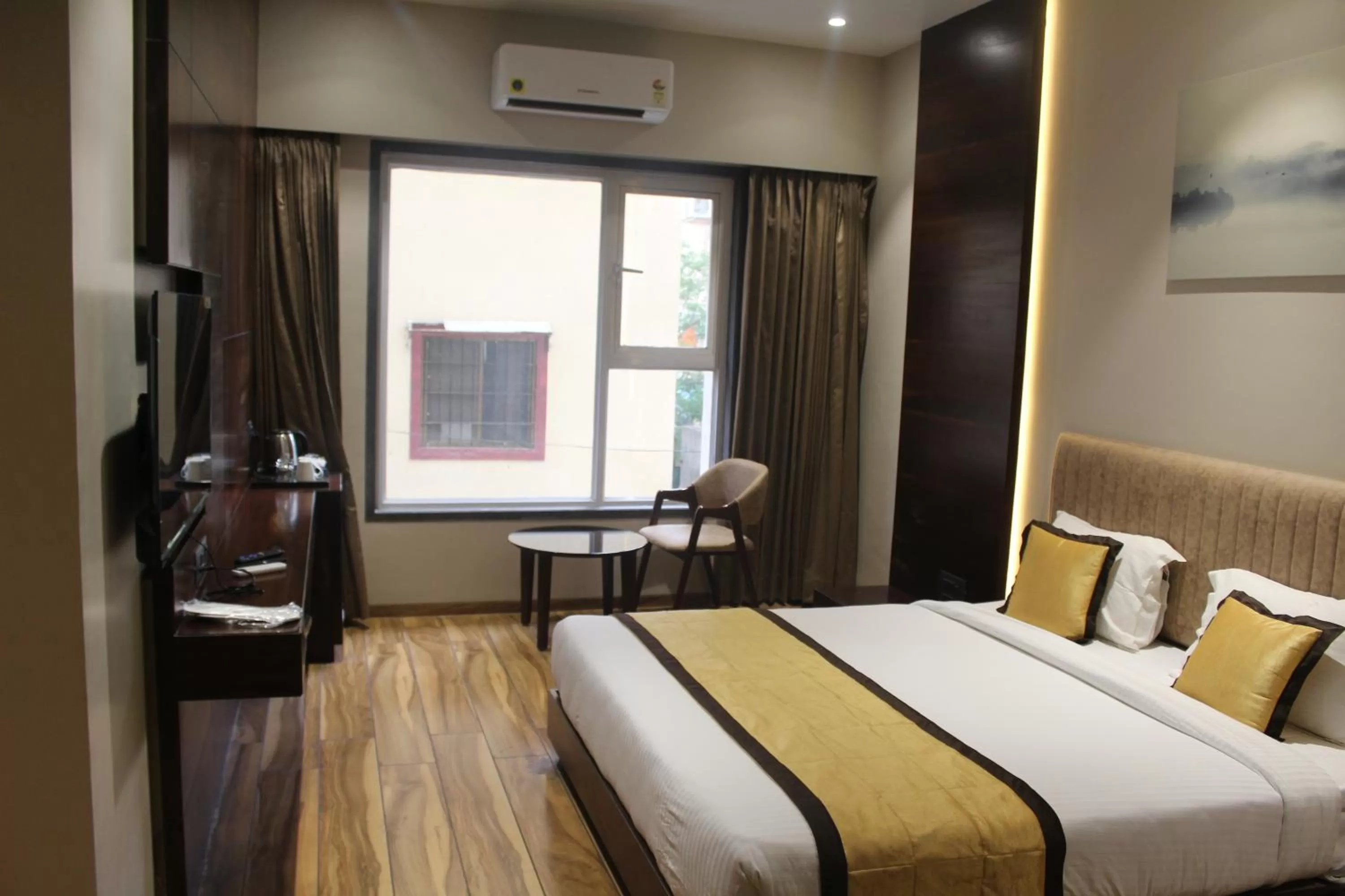 View (from property/room), Bed in Hotel Rudra Royals
