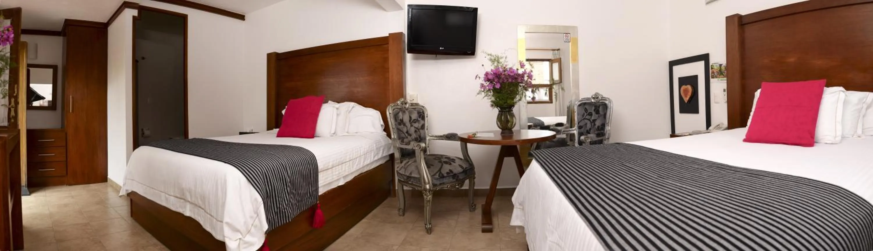 Photo of the whole room, Bed in El Serafin Hotel Boutique