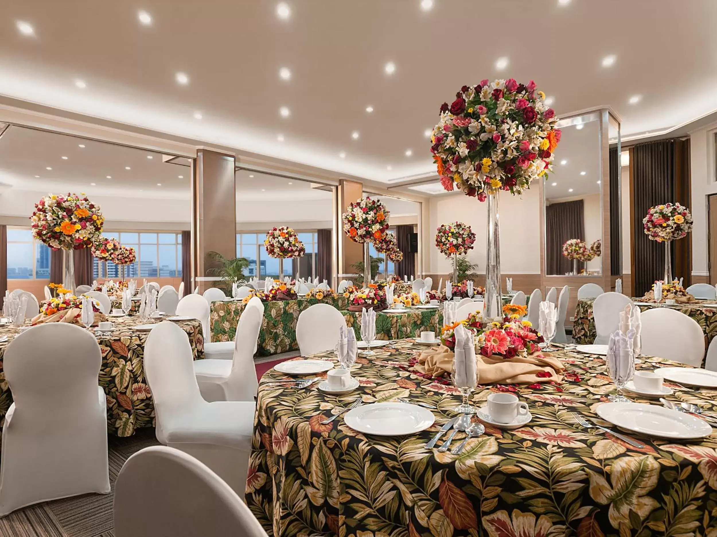 Banquet/Function facilities, Restaurant/Places to Eat in Hotel Kimberly Manila
