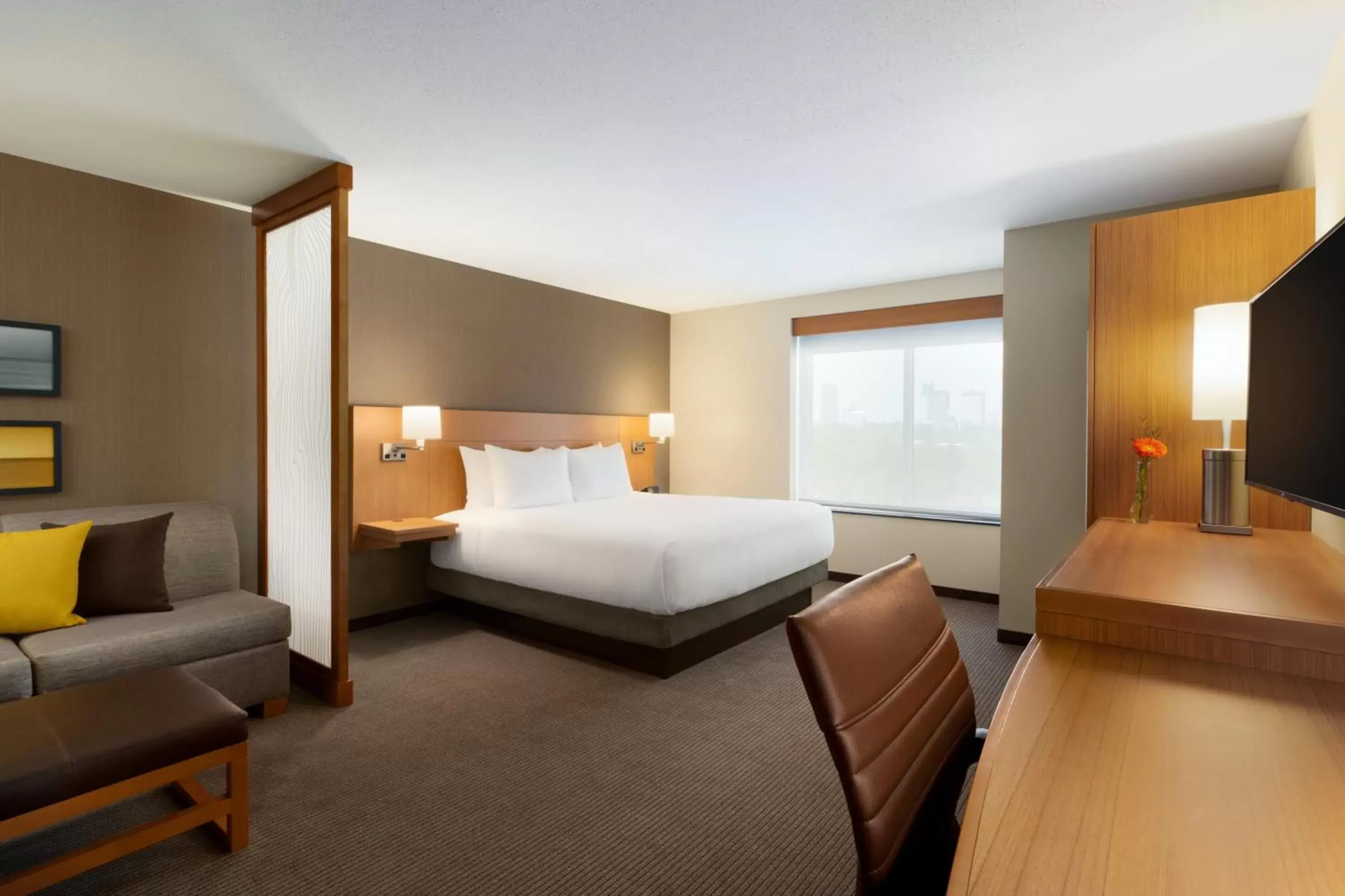 Photo of the whole room, Bed in Hyatt Place Niagara Falls