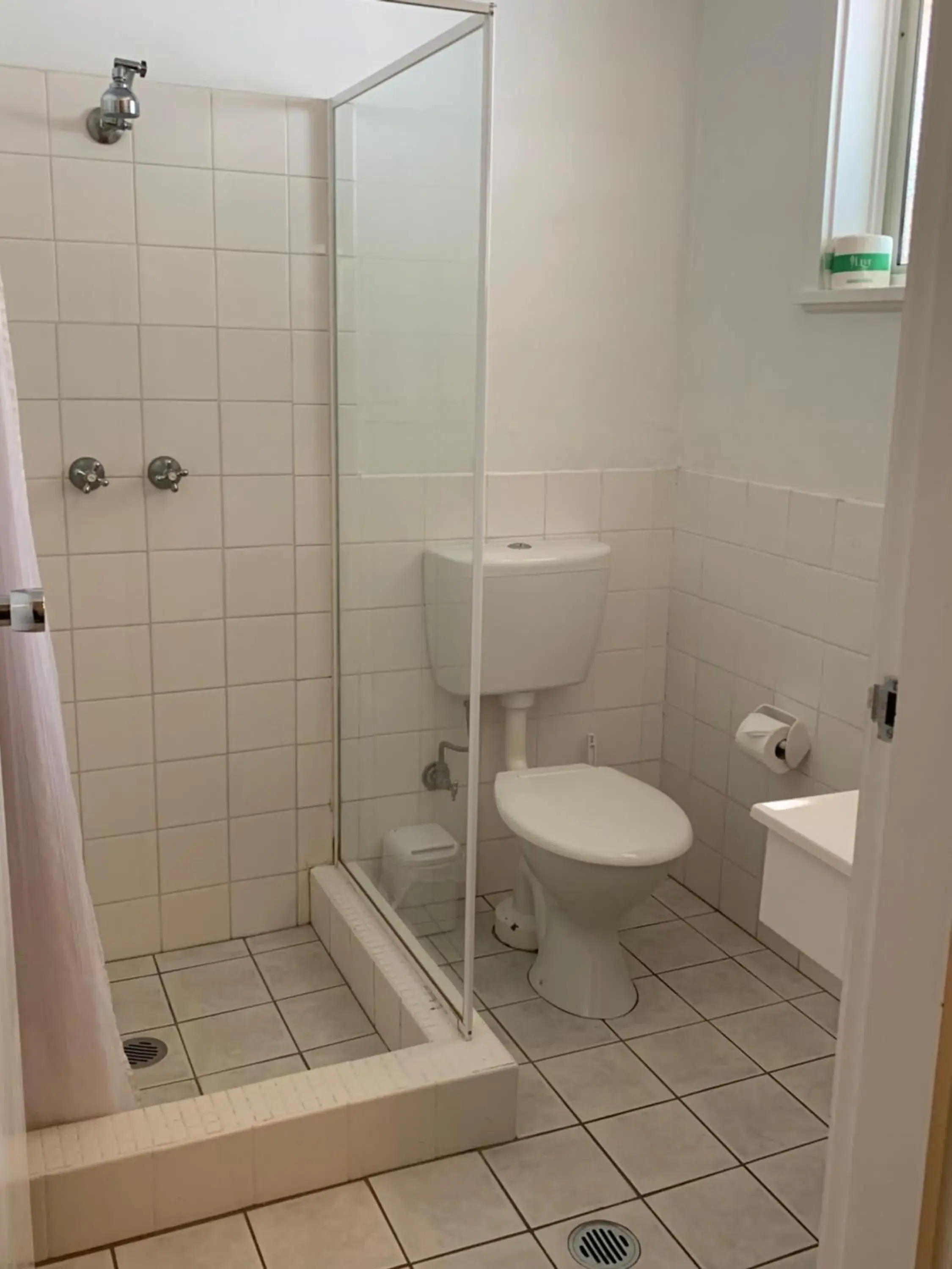 Queen Room in Orana Windmill Motel Queen Room in Orana Windmill Motel