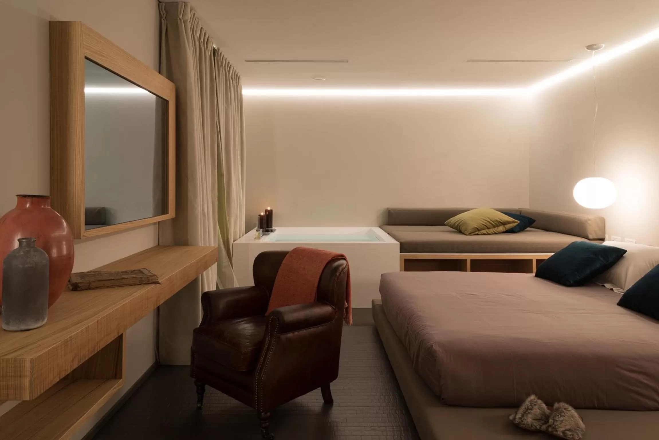 Photo of the whole room, Bed in Locanda Black and White Sondrio