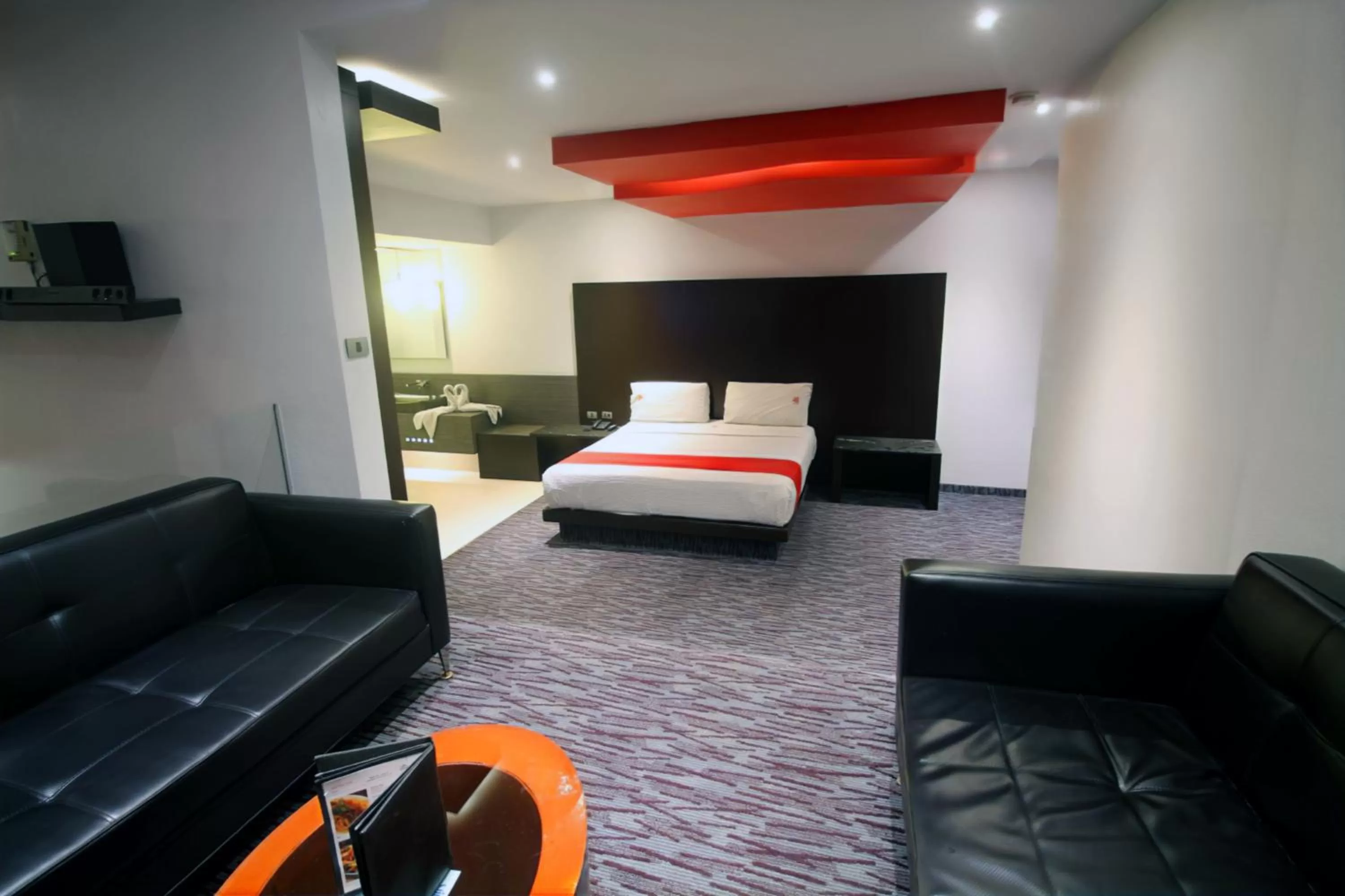 Living room, Bed in Motel Via