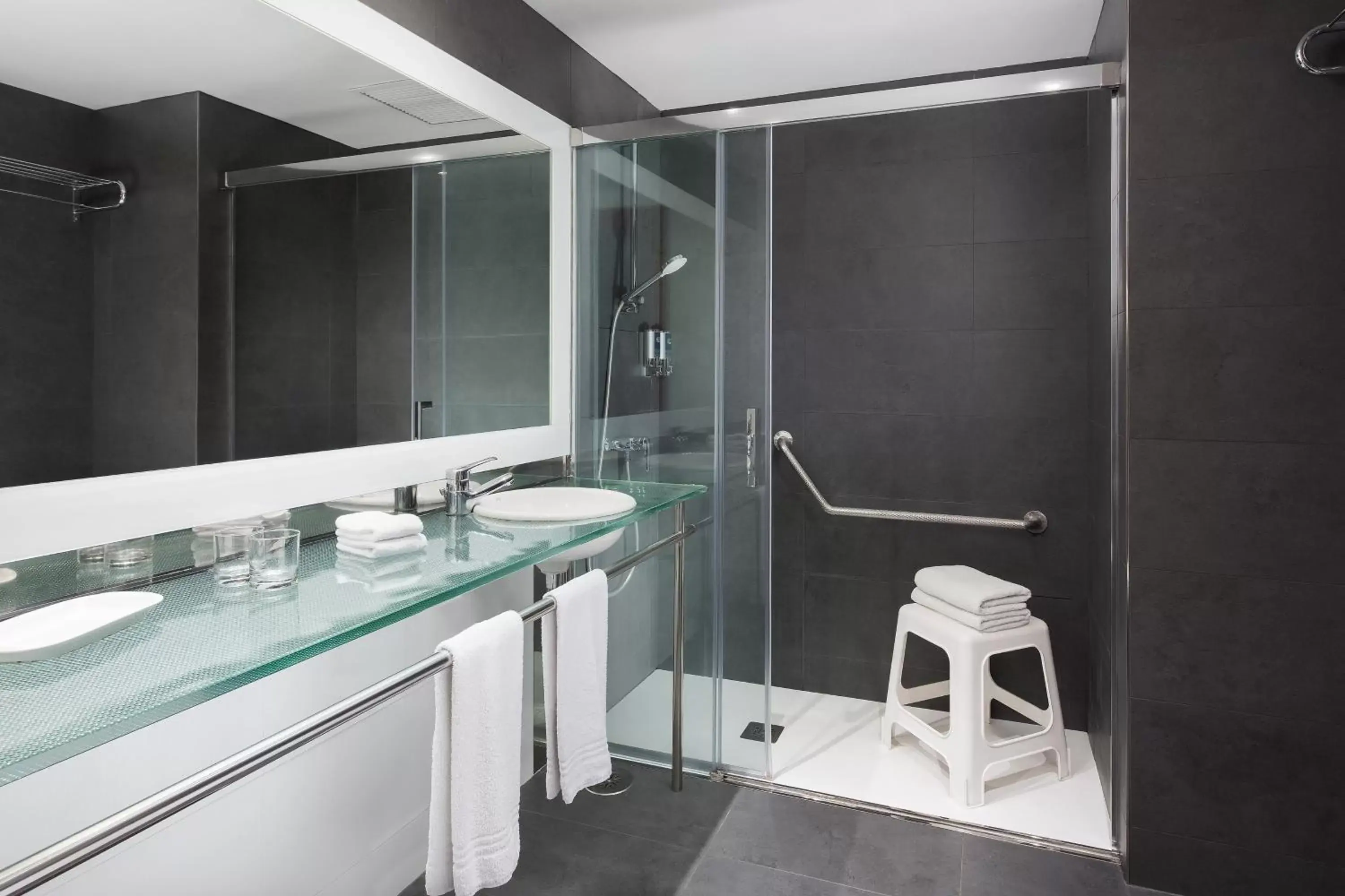 Bathroom in Four Points by Sheraton Barcelona Diagonal