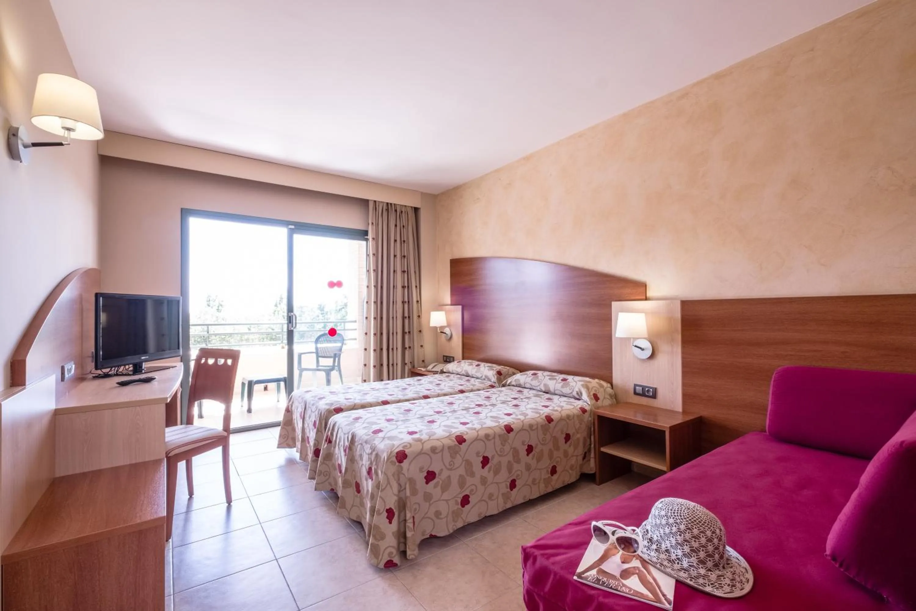 Bed in Hotel California Palace