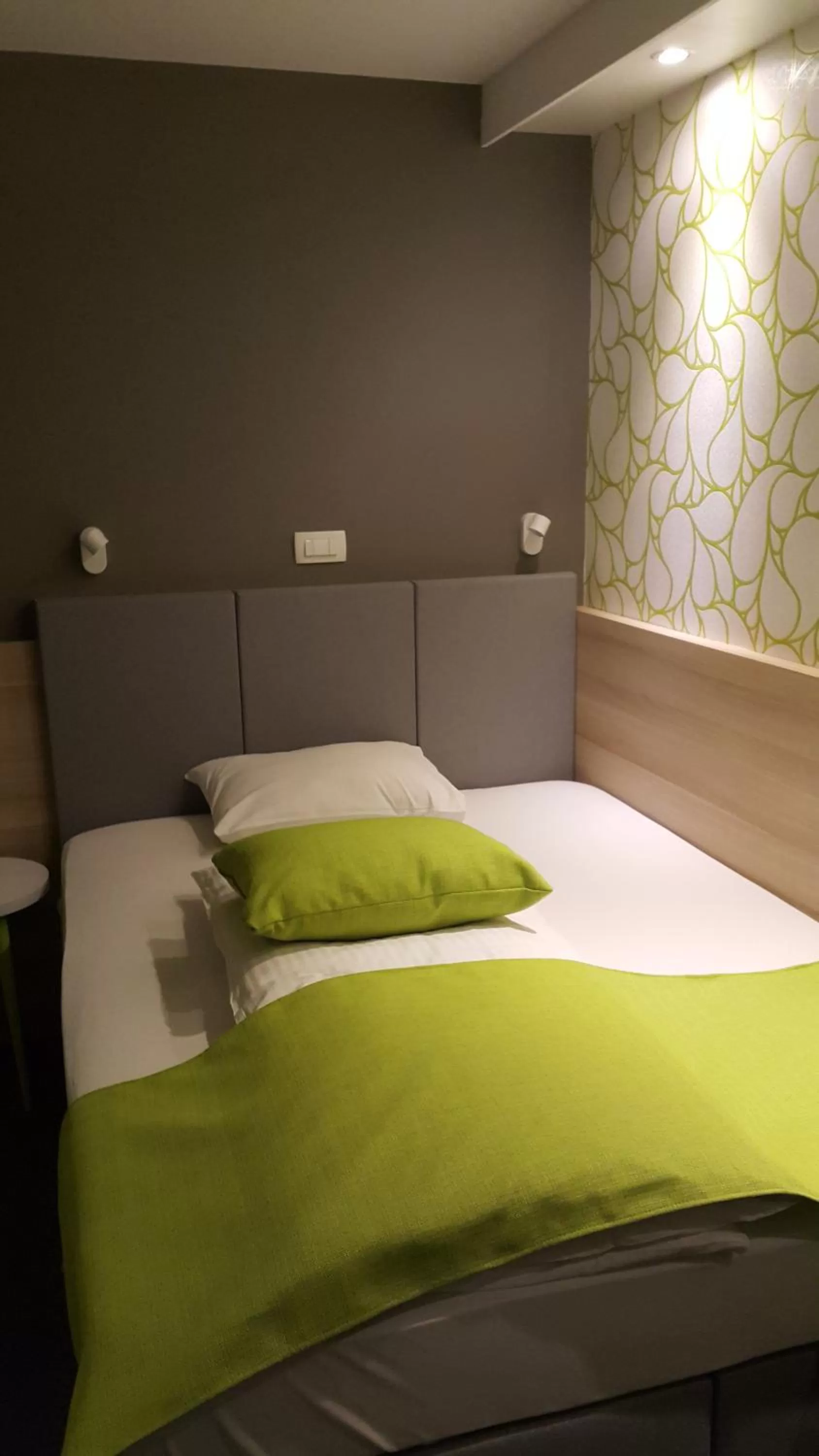 Photo of the whole room, Bed in Hotel Emonec