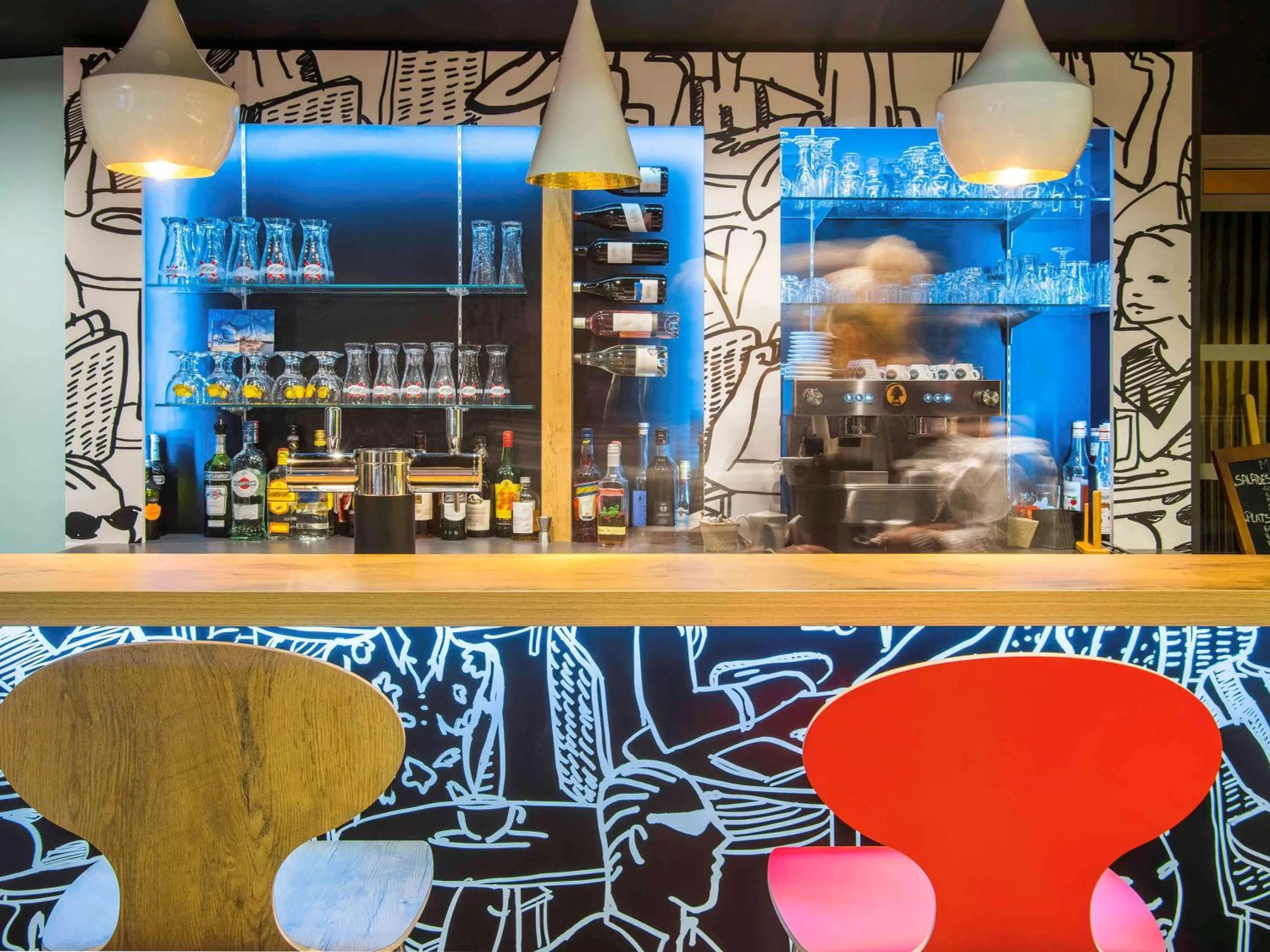 Lounge or bar in ibis Tarbes Odos