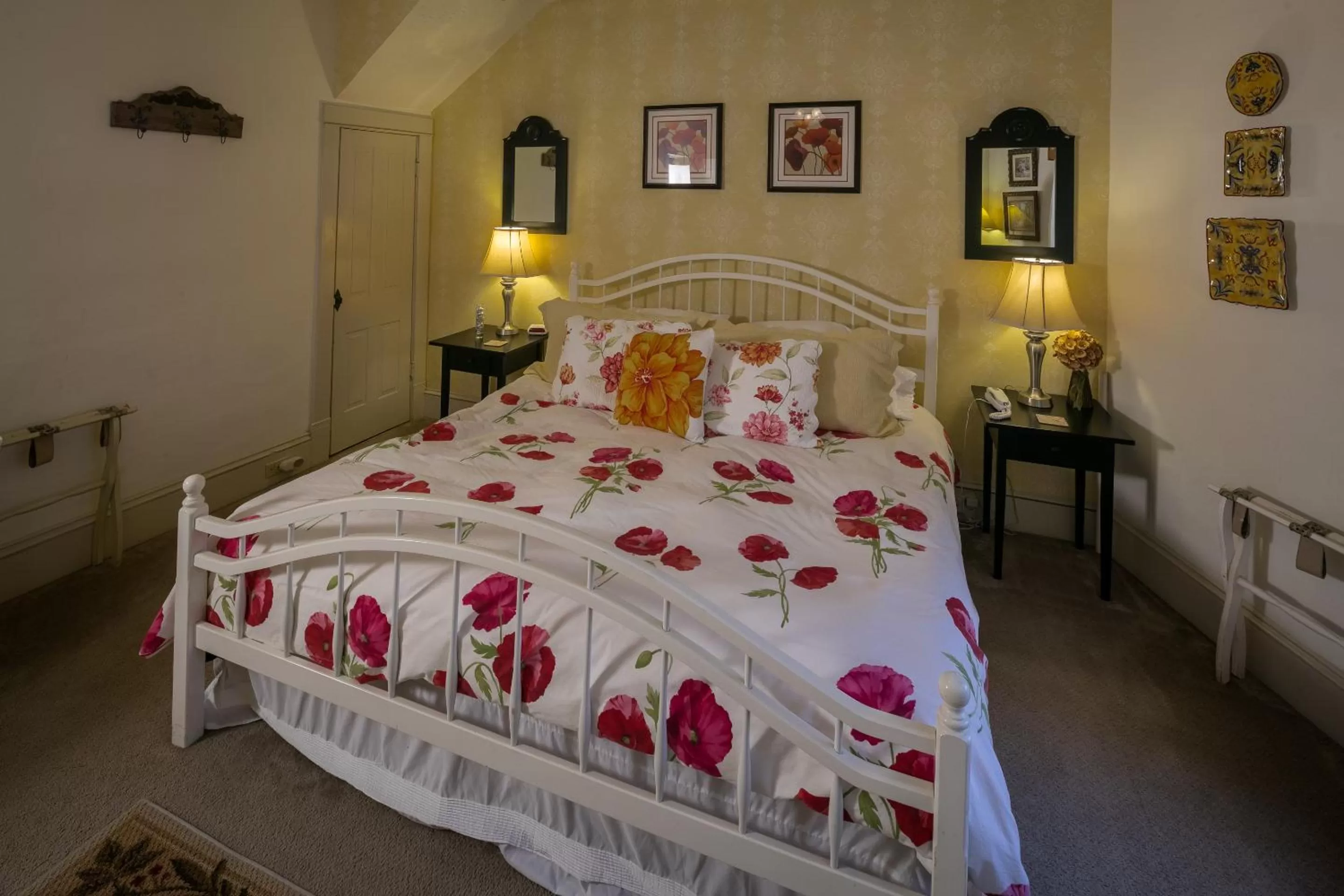 Bed in Taylor House Inn