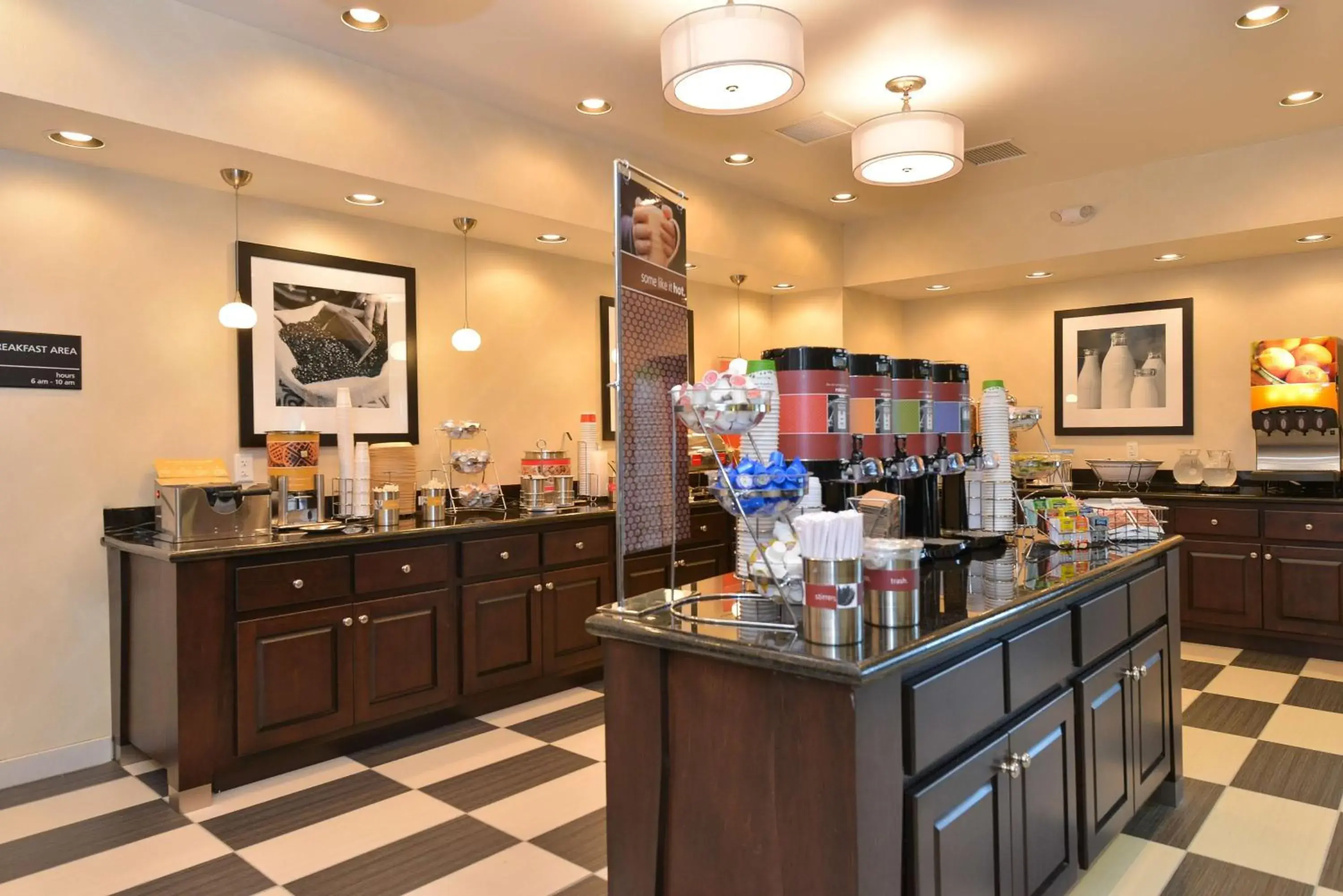 Dining area, Restaurant/Places to Eat in Hampton Inn By Hilton Middletown