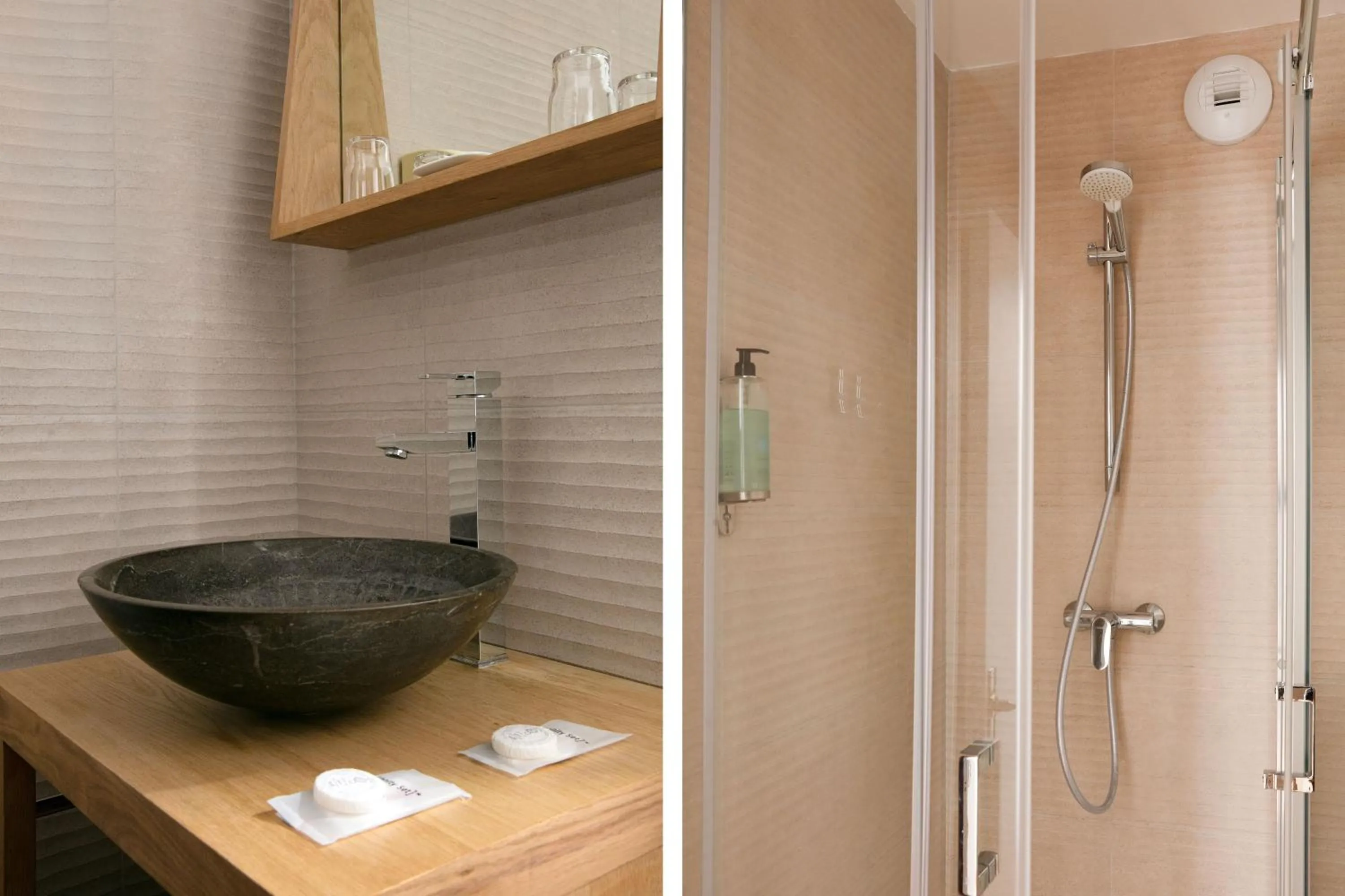 Bathroom in Hotel Le Dauphin