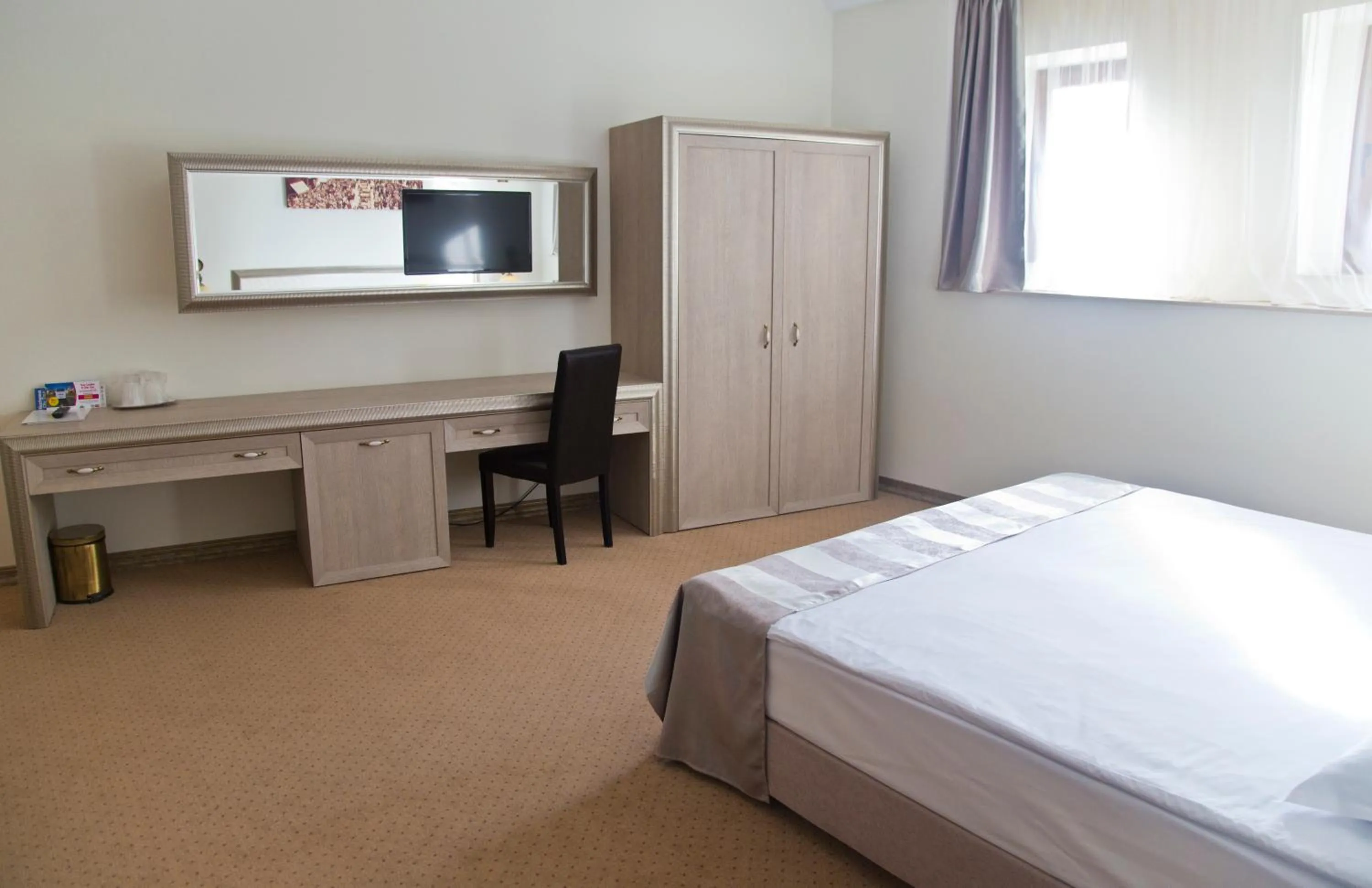 Day, Bed in Euro Hotel Grivita