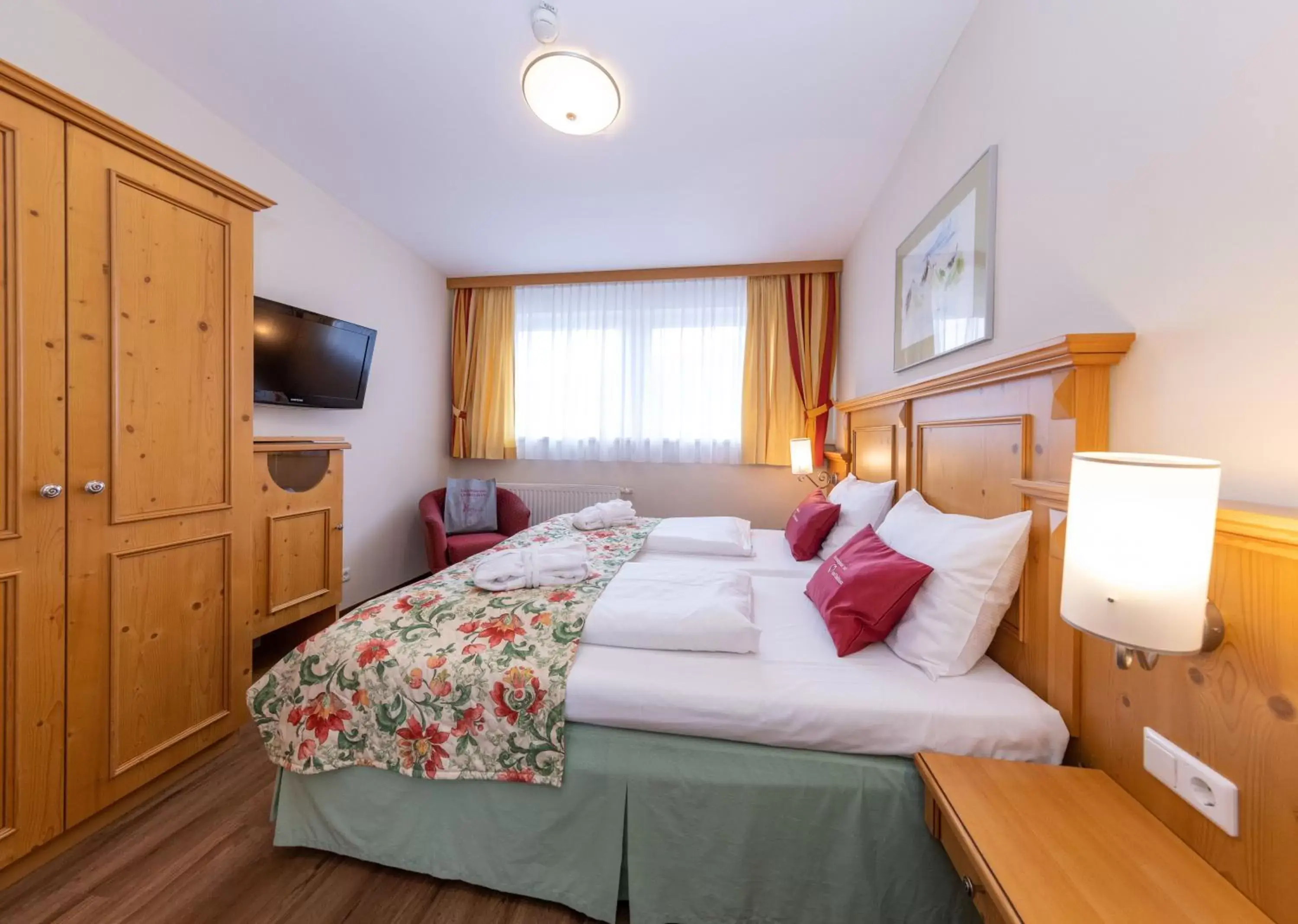 Bedroom, Bed in Vötter's Hotel