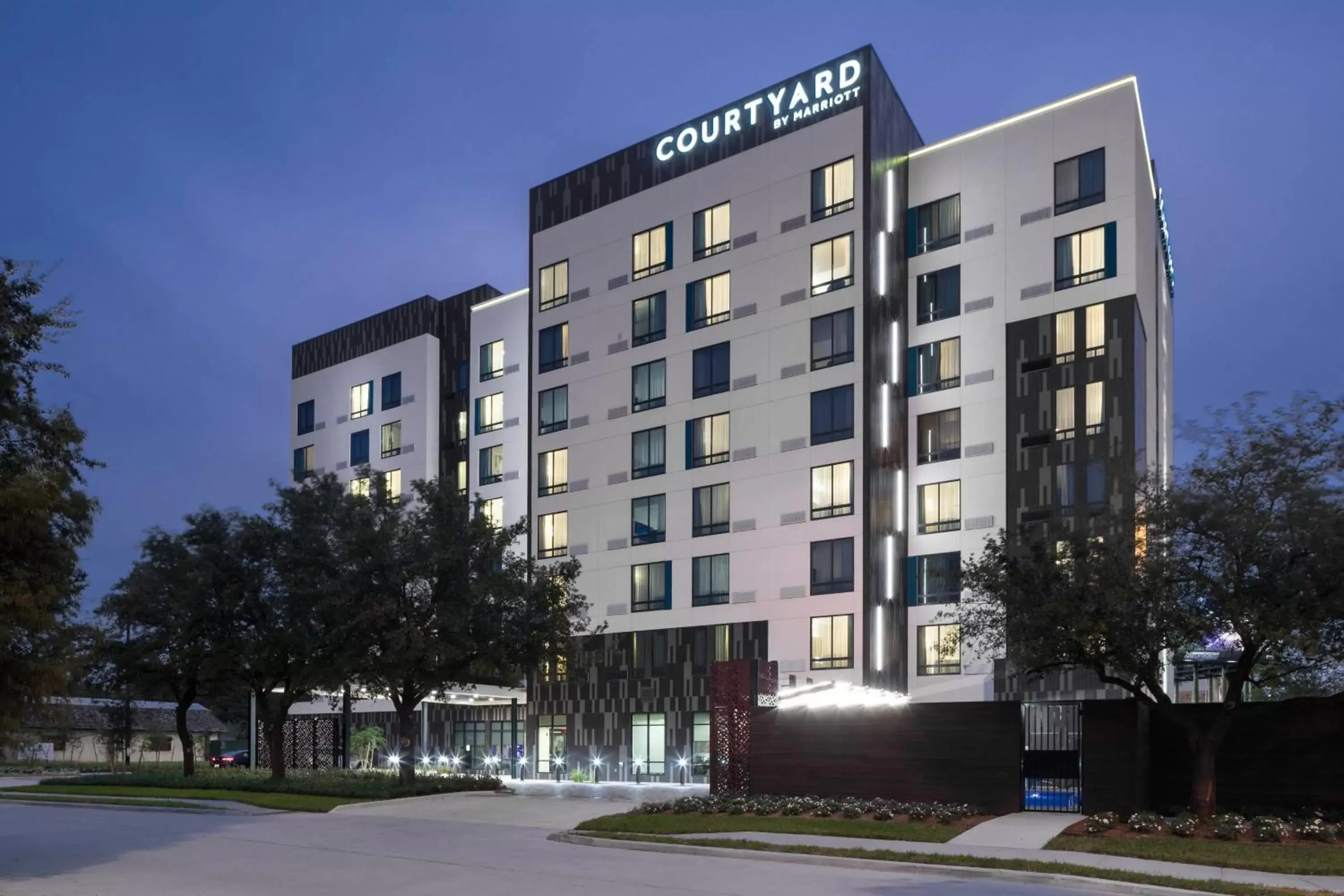 Property Building in Courtyard by Marriott Houston Heights/I-10
