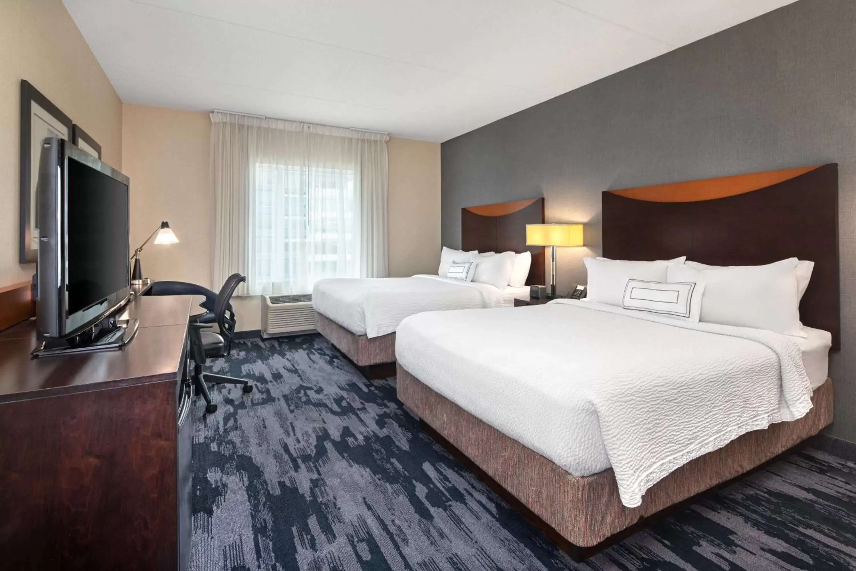 Photo of the whole room, Bed in Fairfield Inn & Suites by Marriott Toronto Mississauga