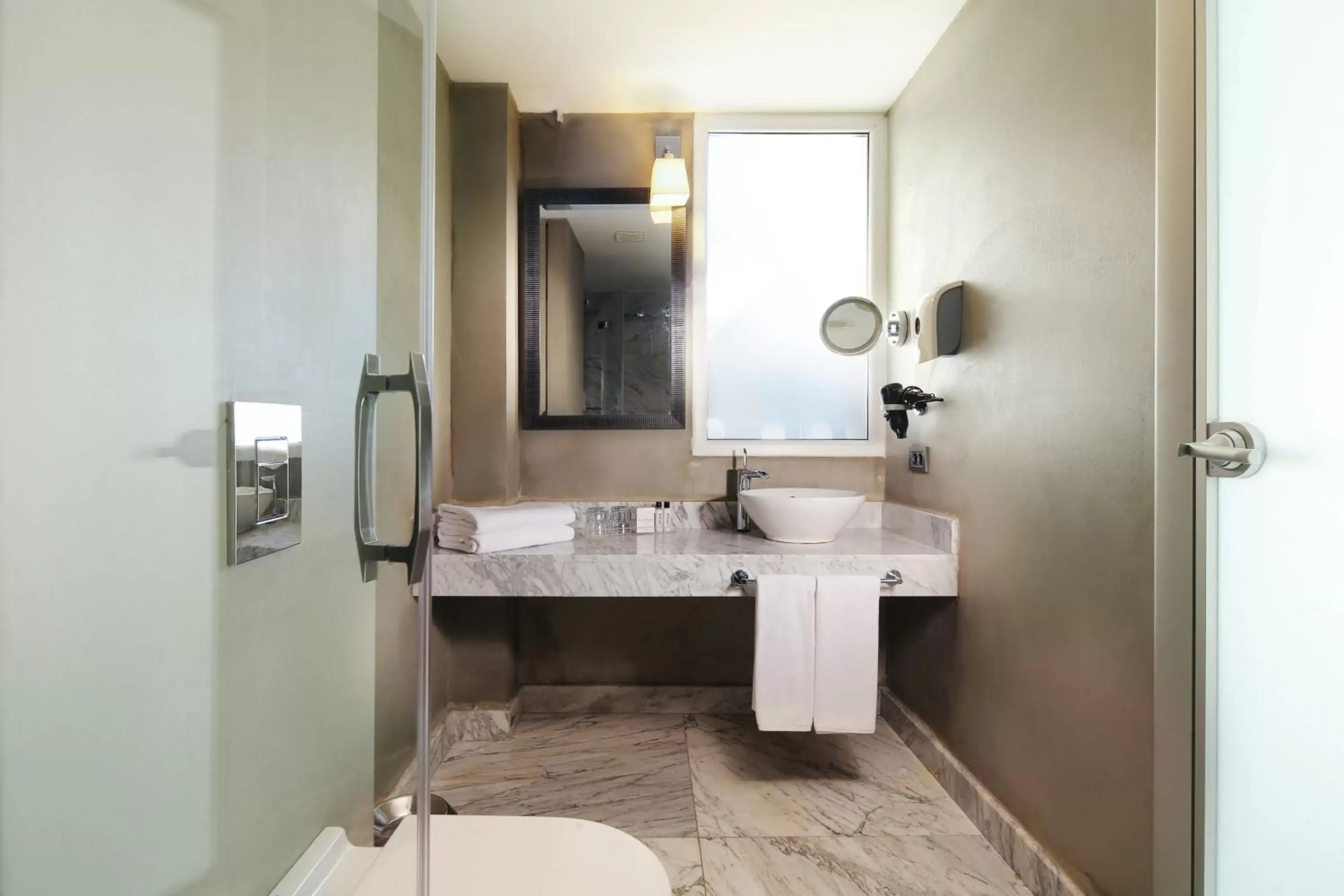 Shower, Bathroom in The Gate 30 Suites Ataşehir