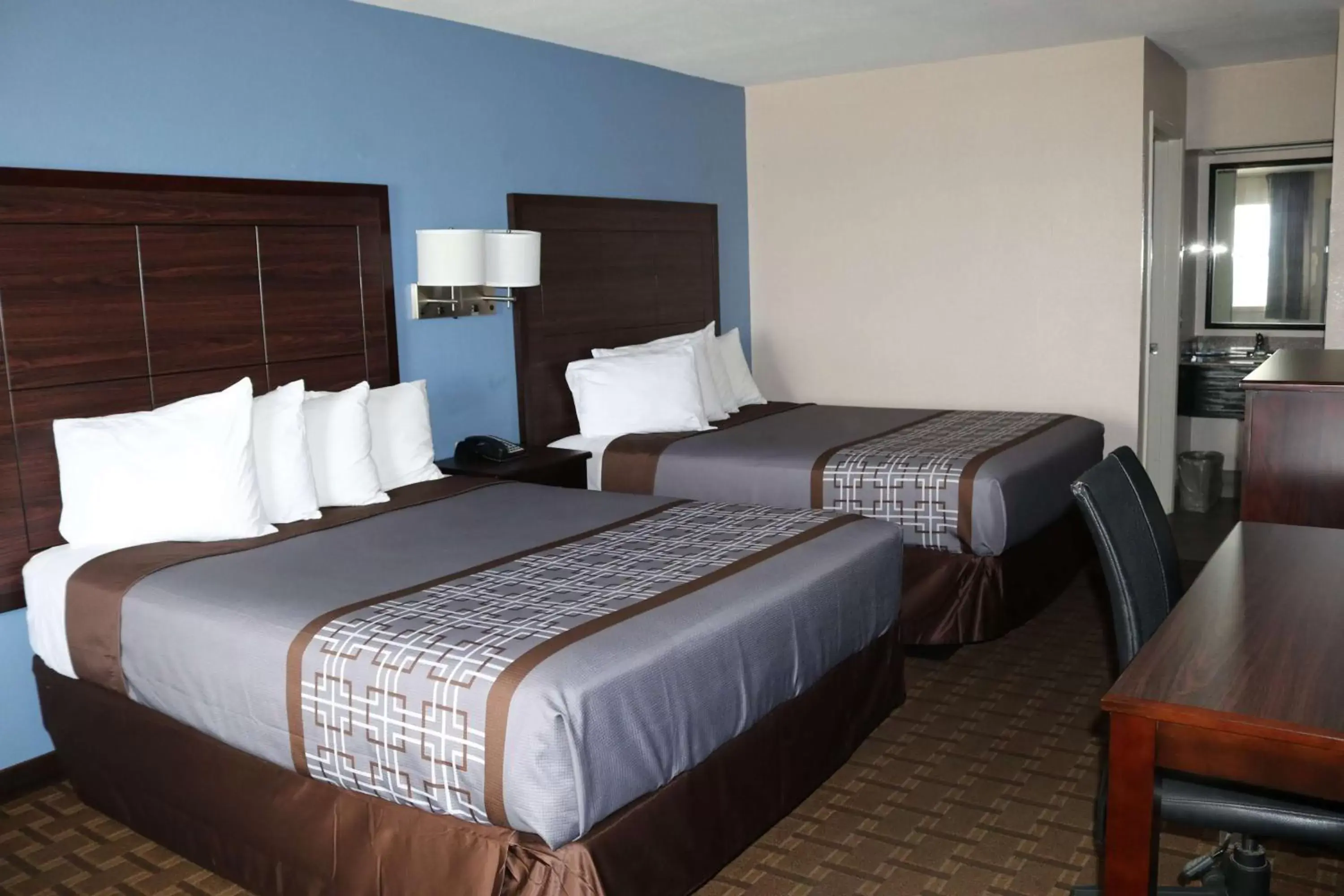 Photo of the whole room, Bed in SureStay Hotel by Best Western Terrell