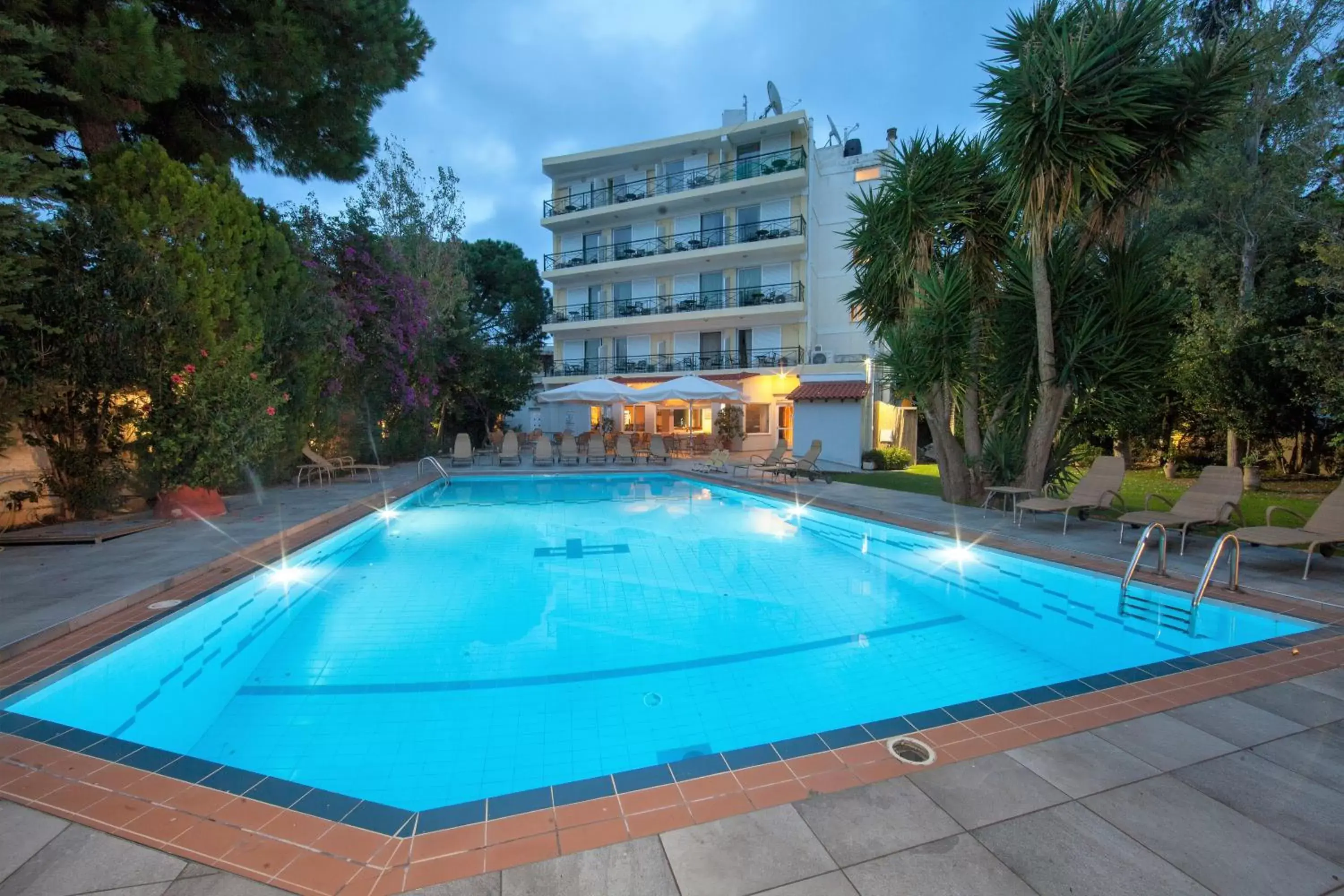 Property building, Swimming Pool in Thomas Beach Hotel