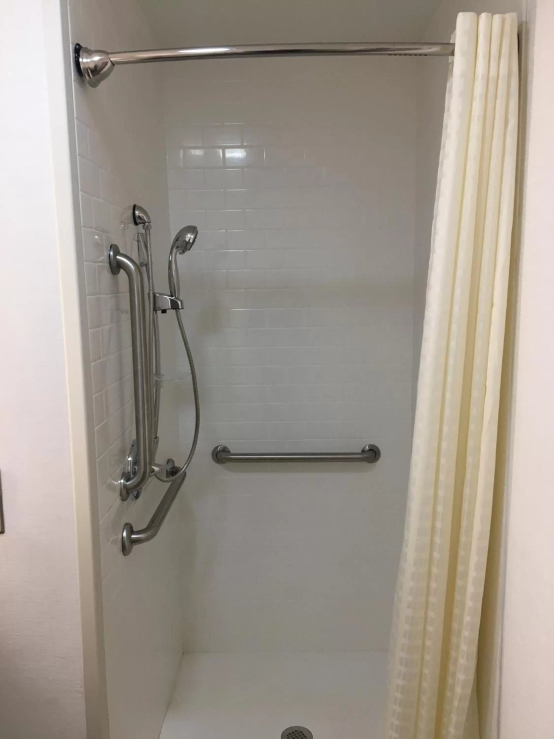 Shower in Milford Inn