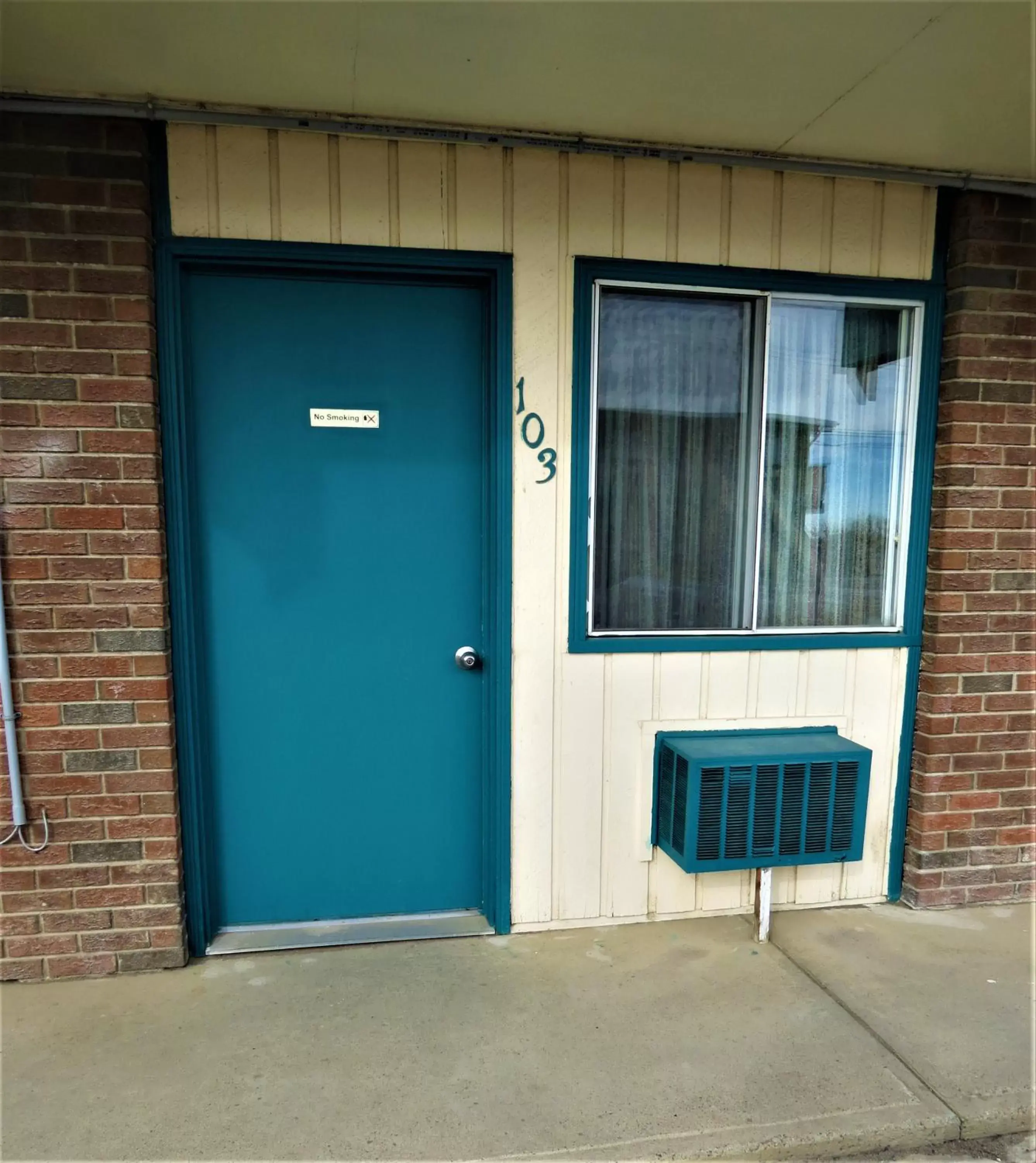 Facade/entrance in RANCHLAND Inn