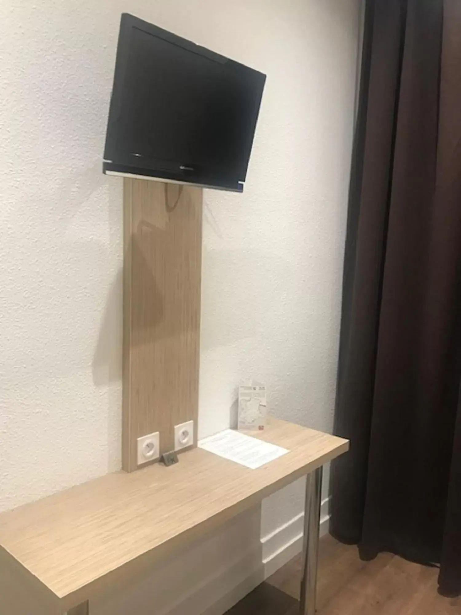 Seating area, TV/Entertainment Center in Hotel de Bordeaux