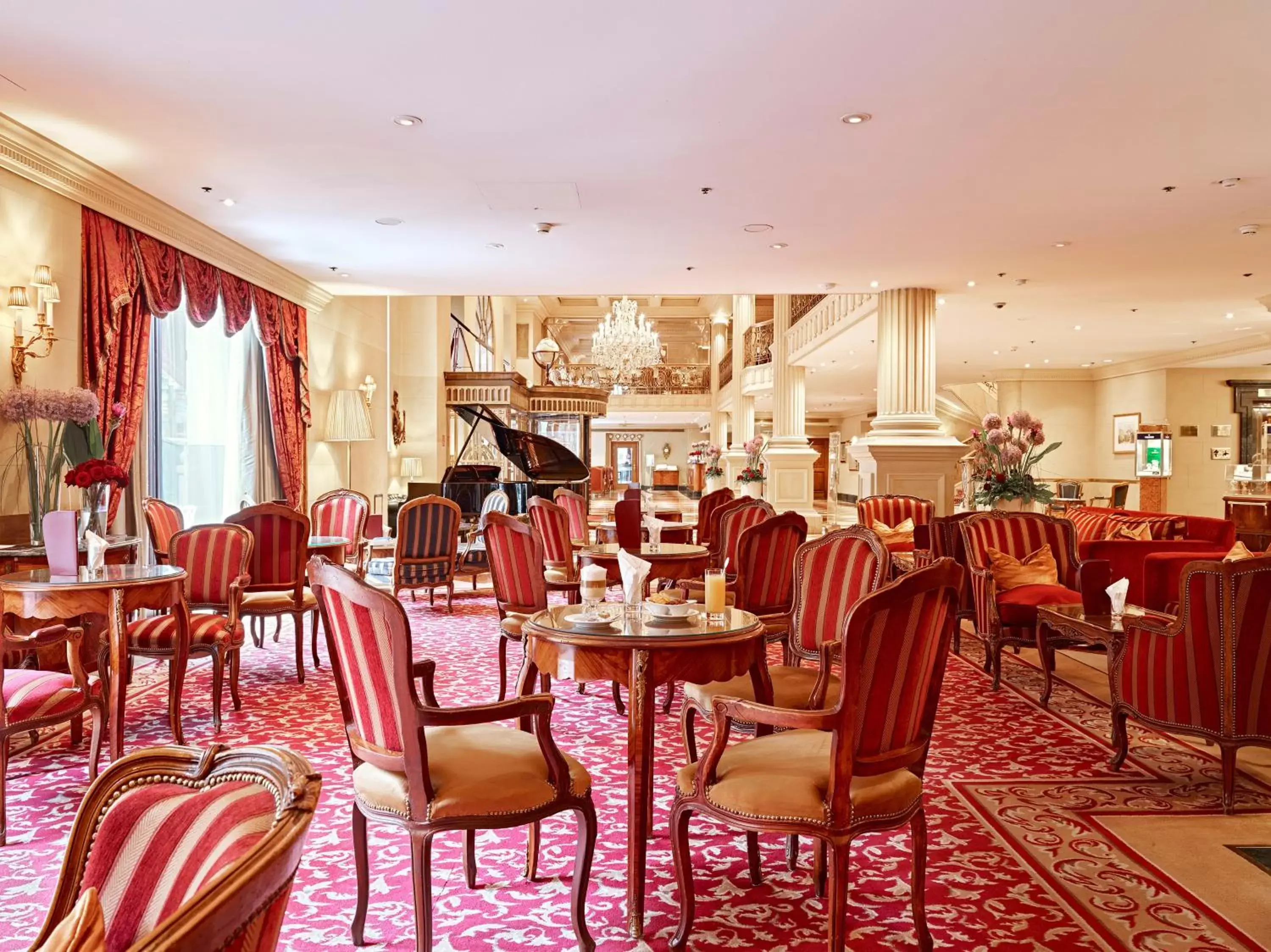 Coffee/tea facilities, Restaurant/Places to Eat in Grand Hotel Wien