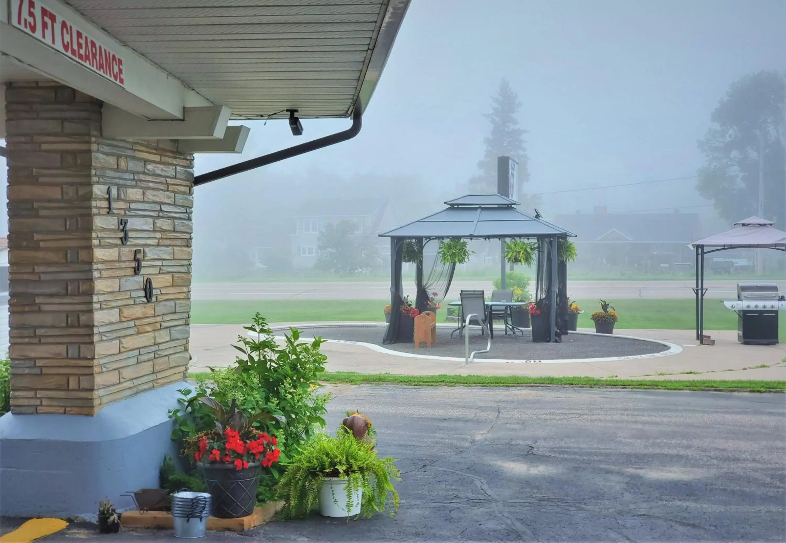 Facade/entrance in Knights Inn Colonial Fireside Inn Facade/entrance in Knights Inn Colonial Fireside Inn