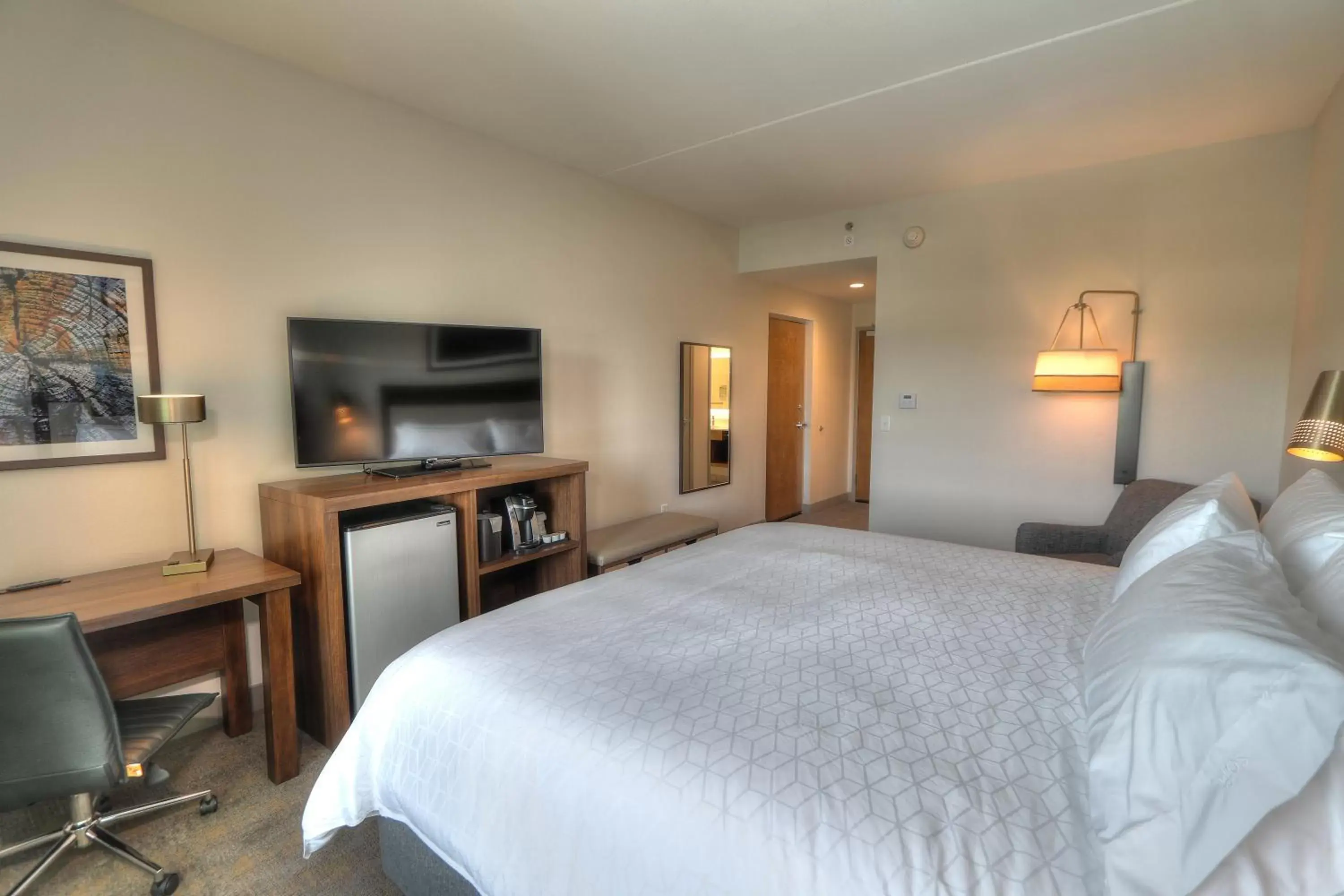 TV and multimedia, Bed in Holiday Inn & Suites Pigeon Forge Convention Center by IHG TV and multimedia, Bed in Holiday Inn & Suites Pigeon Forge Convention Center by IHG