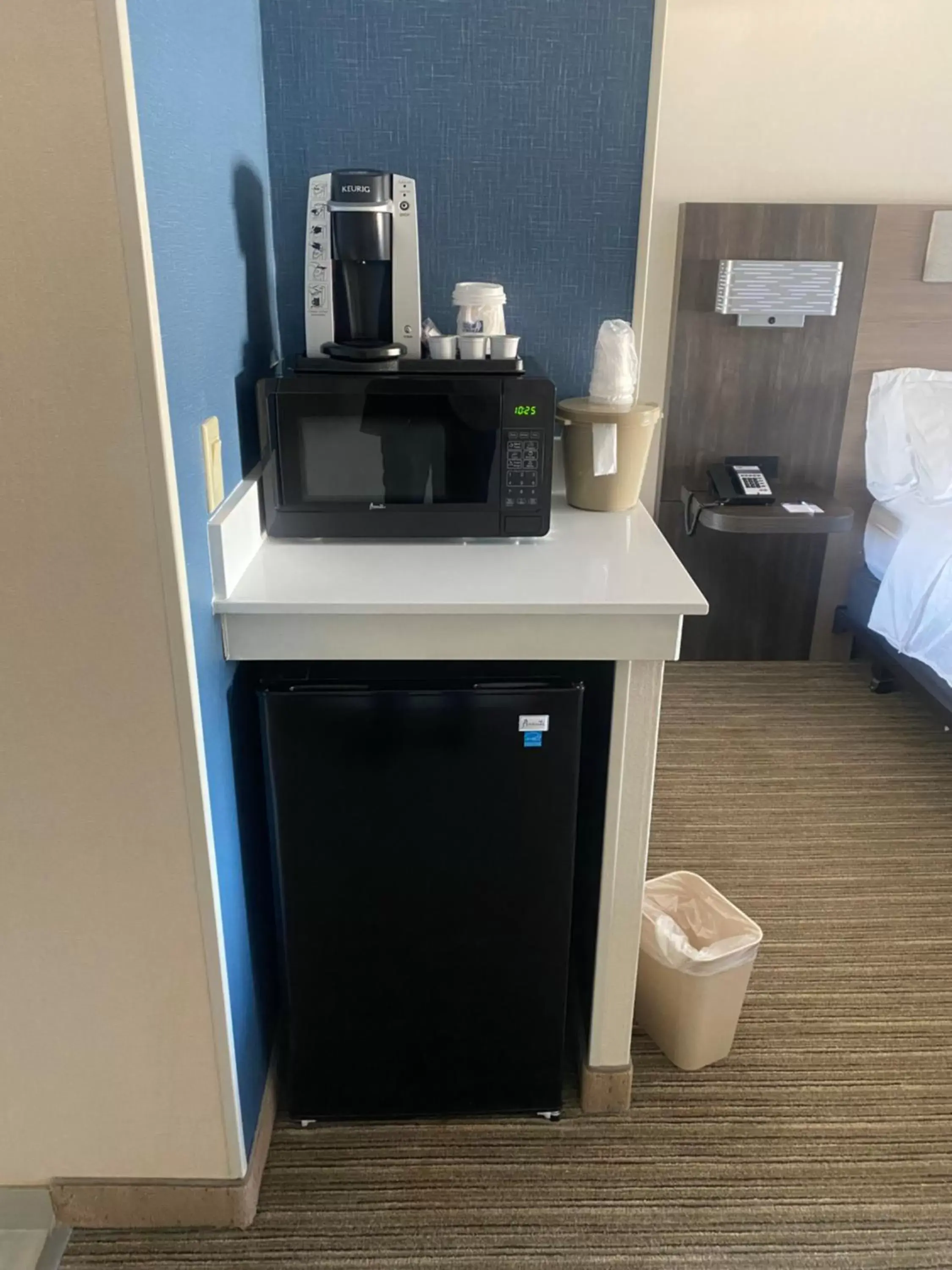 minibar, Coffee/Tea Facilities in Holiday Inn Express Hotel & Suites Hermosa Beach, an IHG Hotel