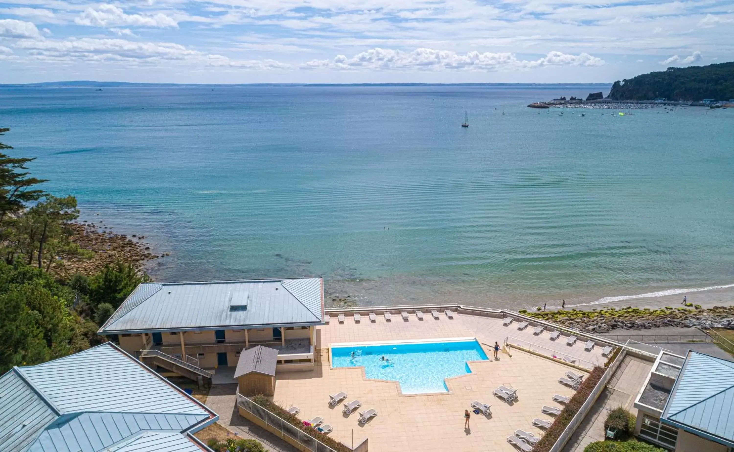 Patio, Pool View in Résidence Pierre & Vacances Cap-Morgat