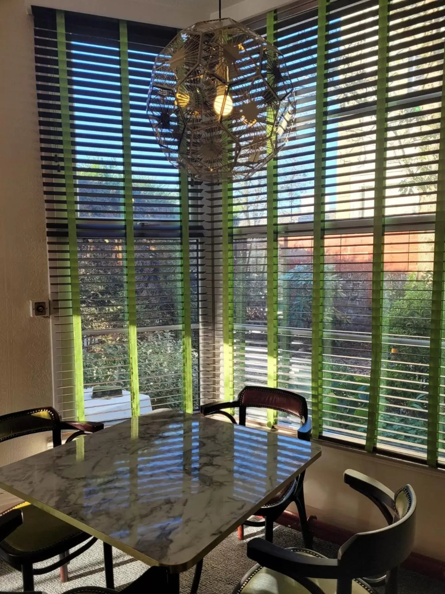 Lounge or bar, Dining Area in Royal Sportsman Hotel