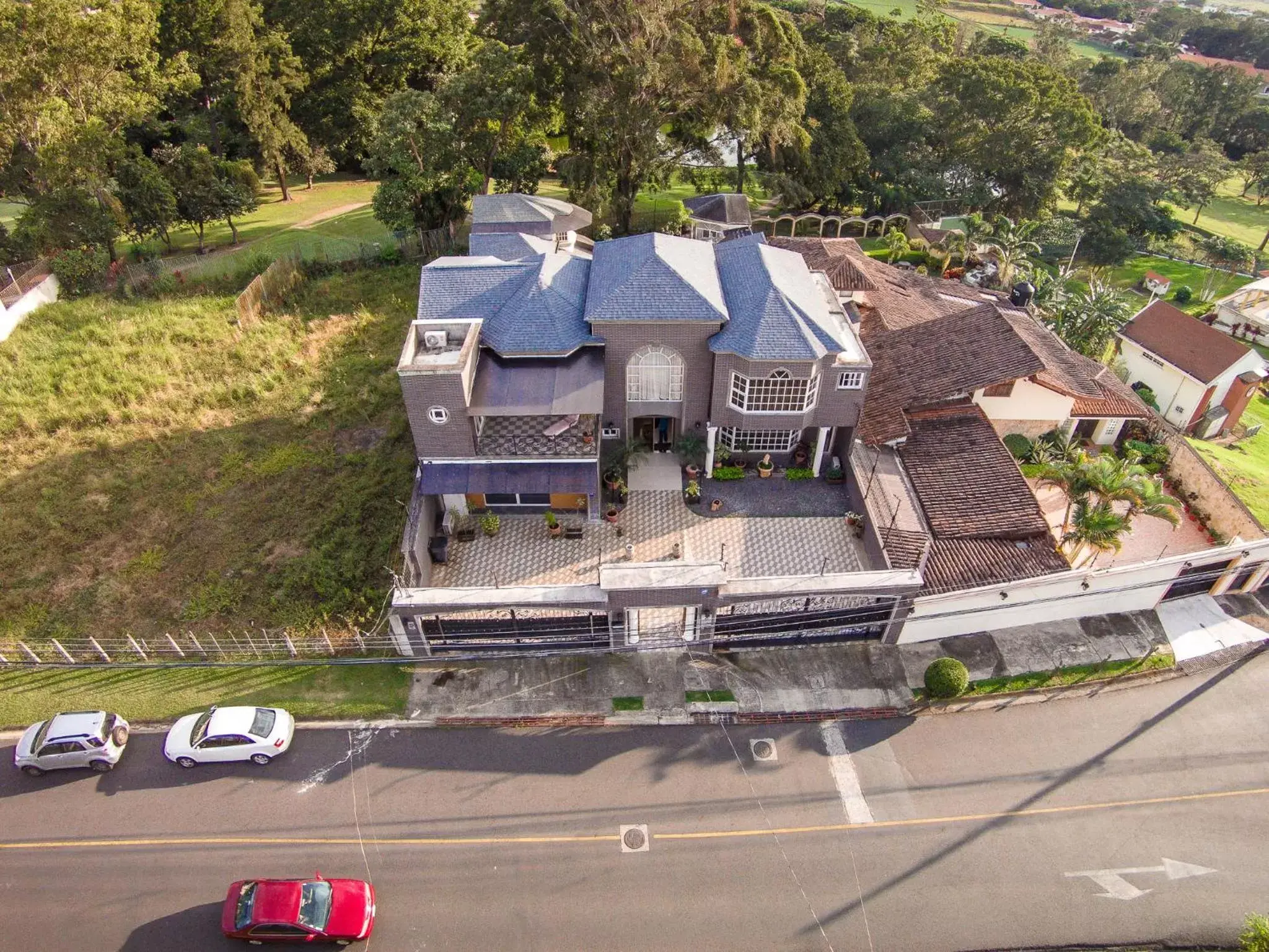 Facade/entrance, Bird's-eye View in Alameda Cariari Boutique Hotel