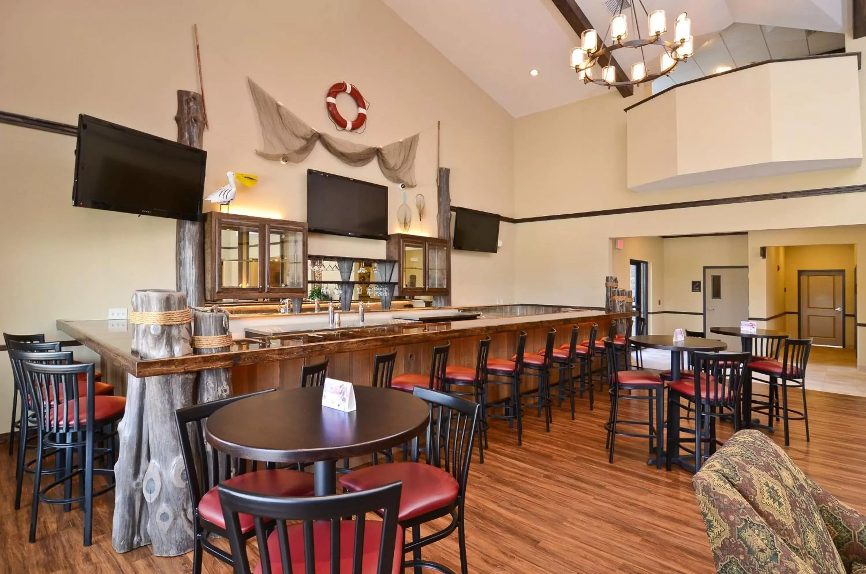 Lounge or bar, Restaurant/Places to Eat in Best Western Plus Emory at Lake Fork Inn & Suites