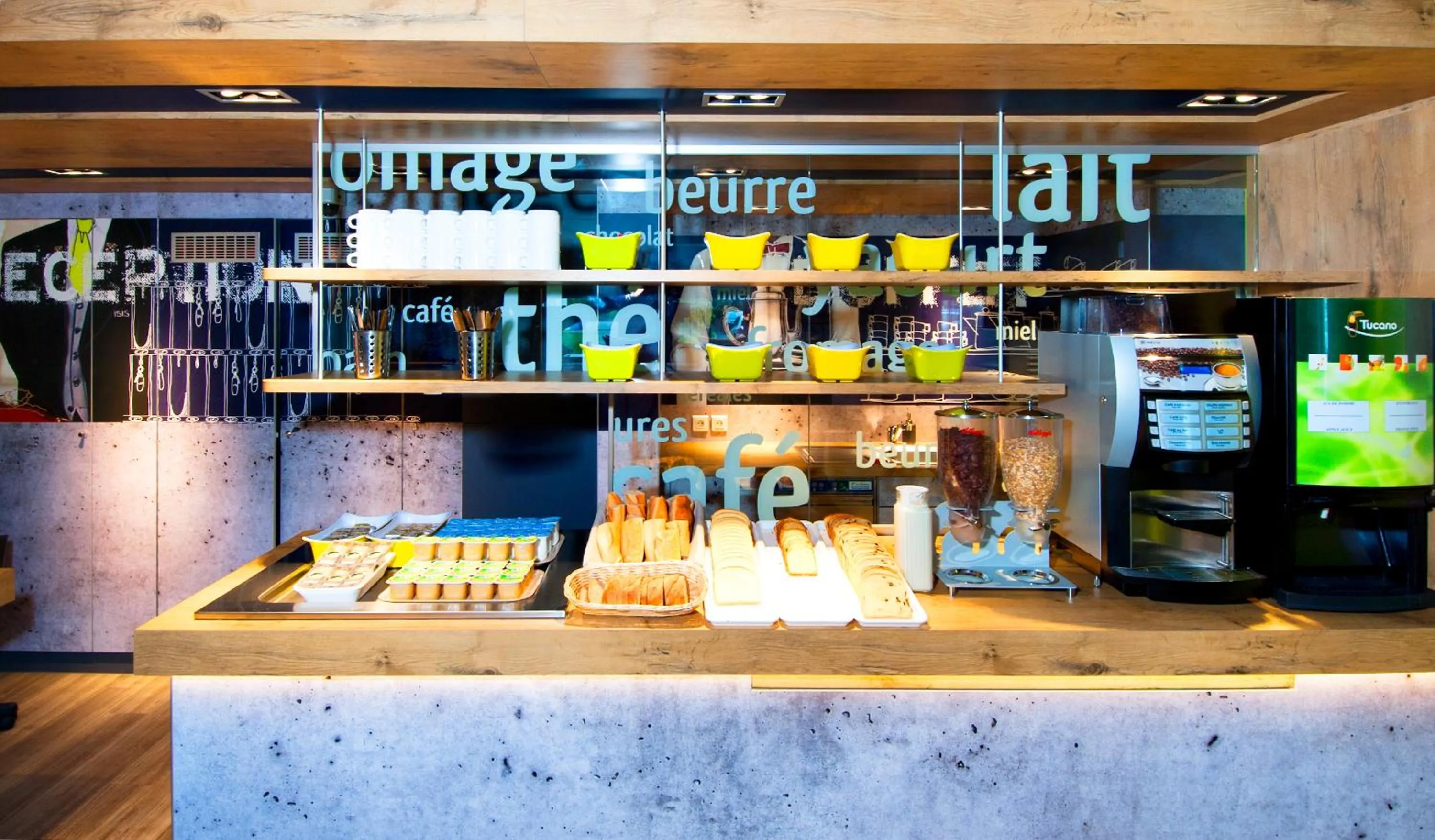 Restaurant/places to eat in Ibis Budget Vélizy