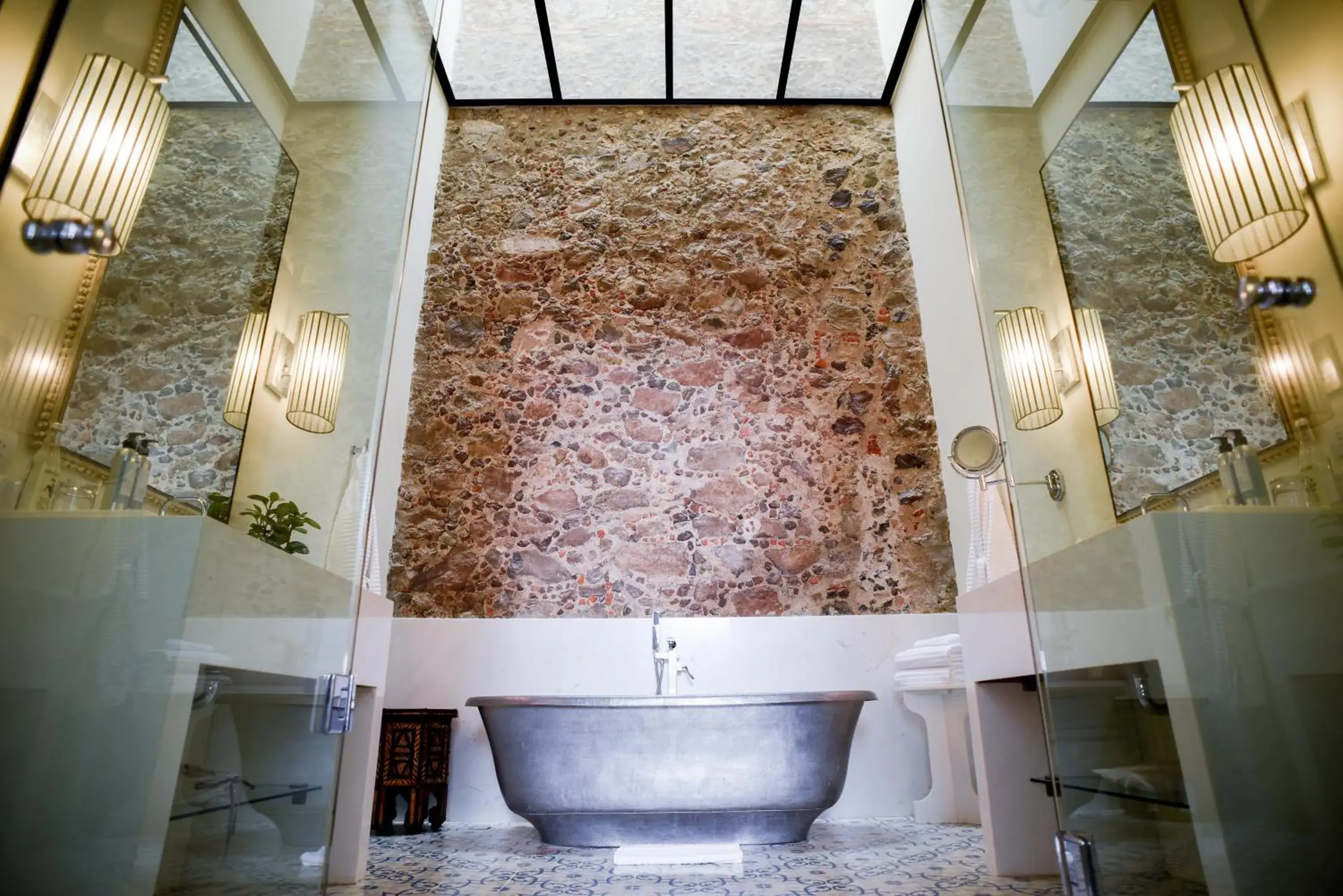 Bathroom in HOTEL CASA BLANCA 7