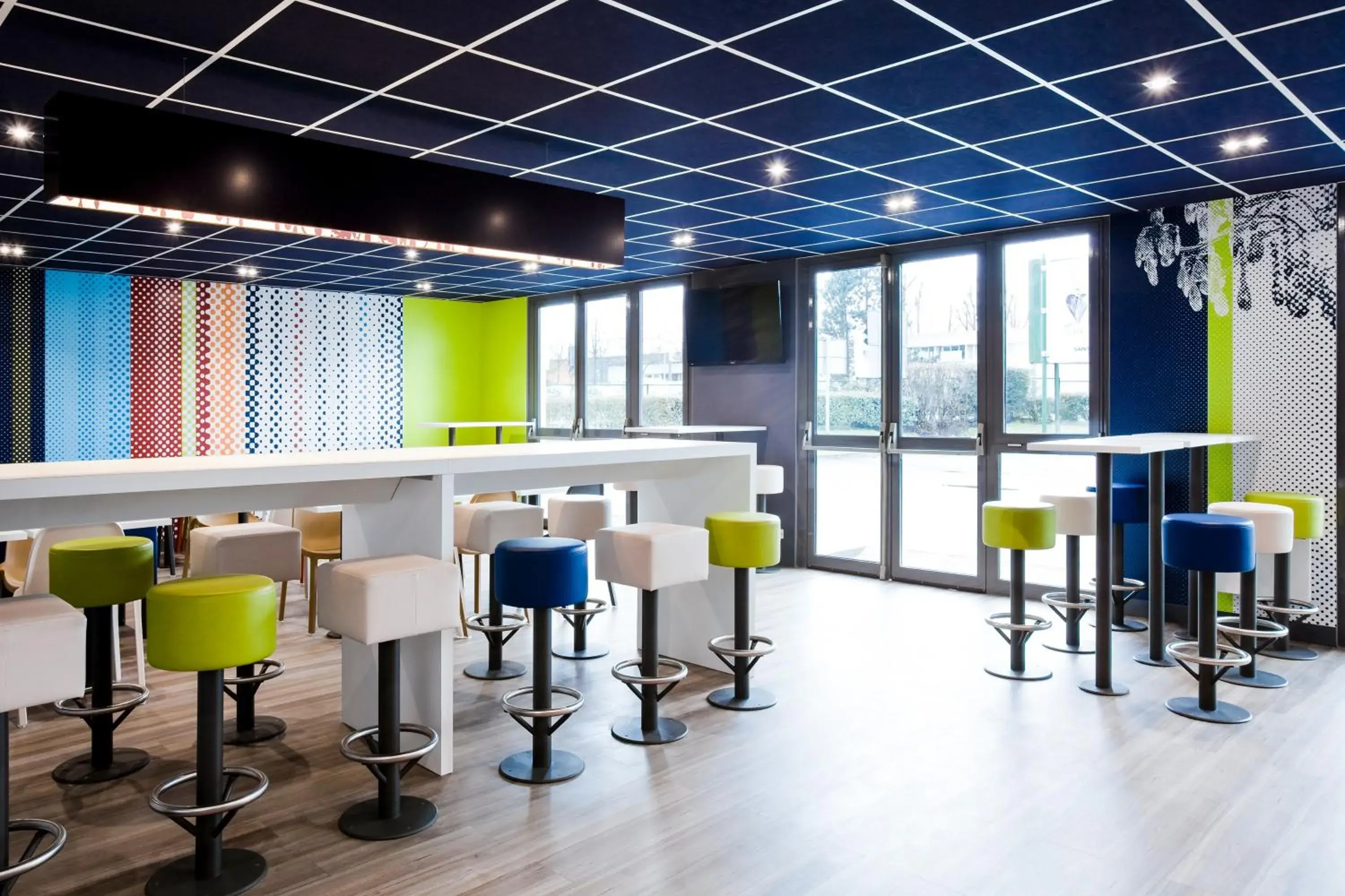 Day, Lounge/Bar in ibis budget Grigny Centre