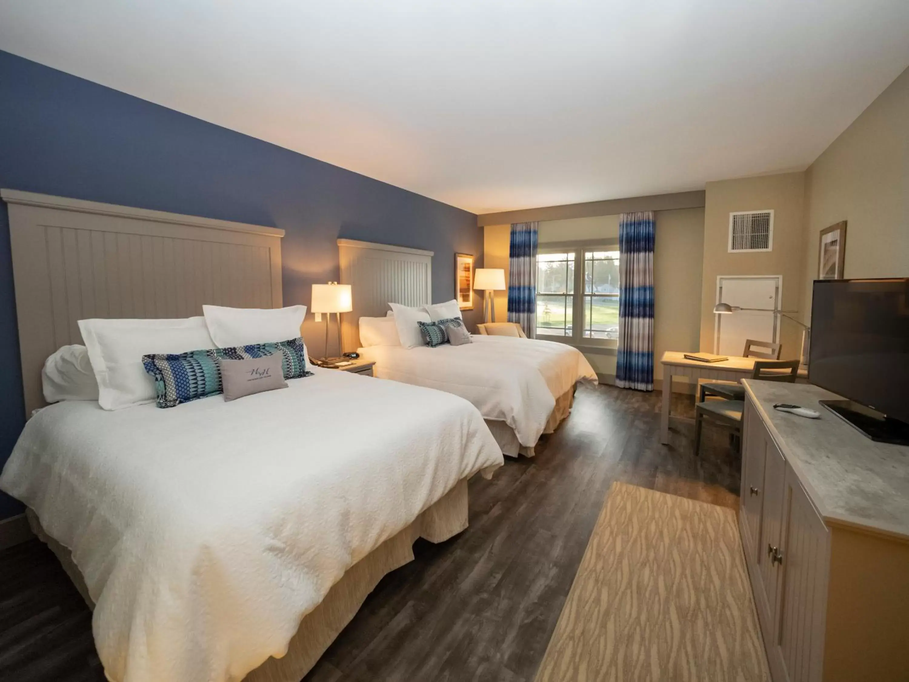 Bedroom in Chautauqua Harbor Hotel - Jamestown