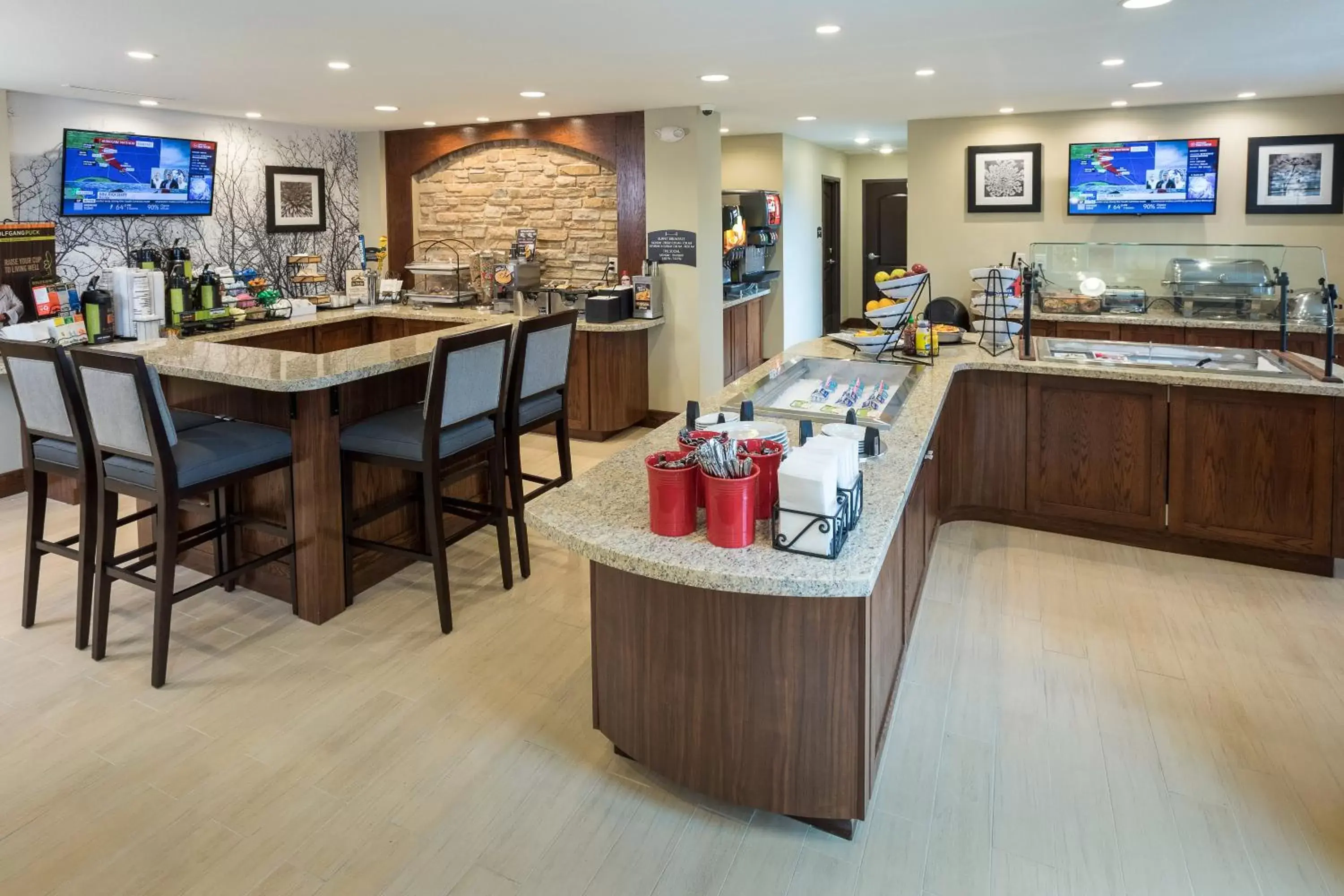 Breakfast, Restaurant/Places to Eat in Staybridge Suites Omaha West, an IHG Hotel