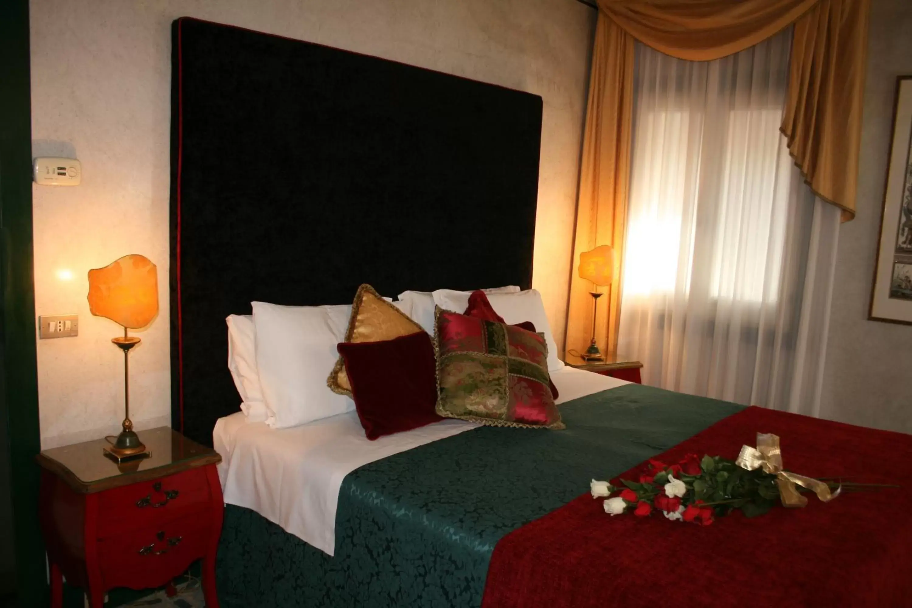 Photo of the whole room, Bed in Palazzo del Giglio