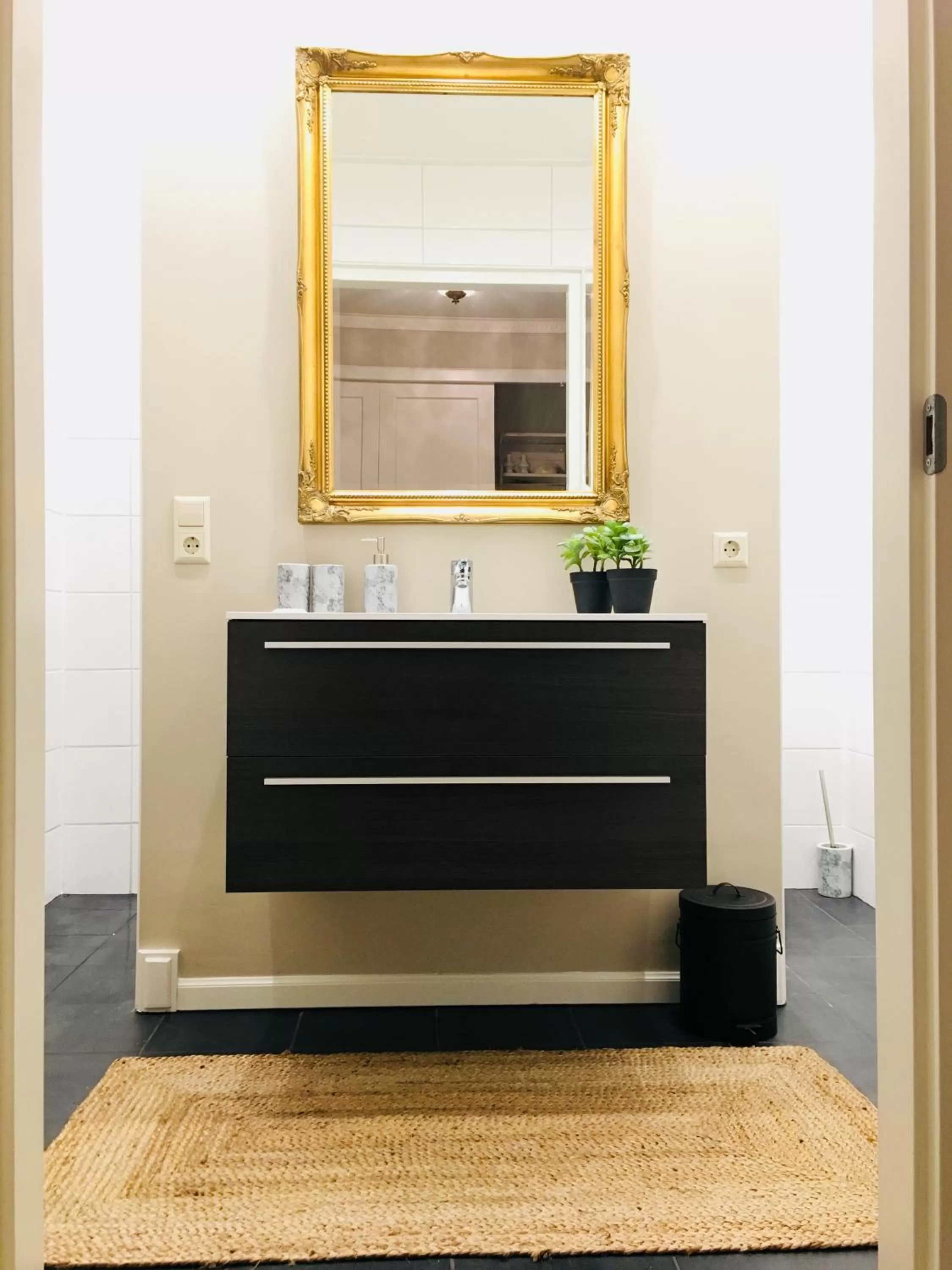 Bathroom in De Vijverkamer-----privé diner op de kamer mogelijk!!