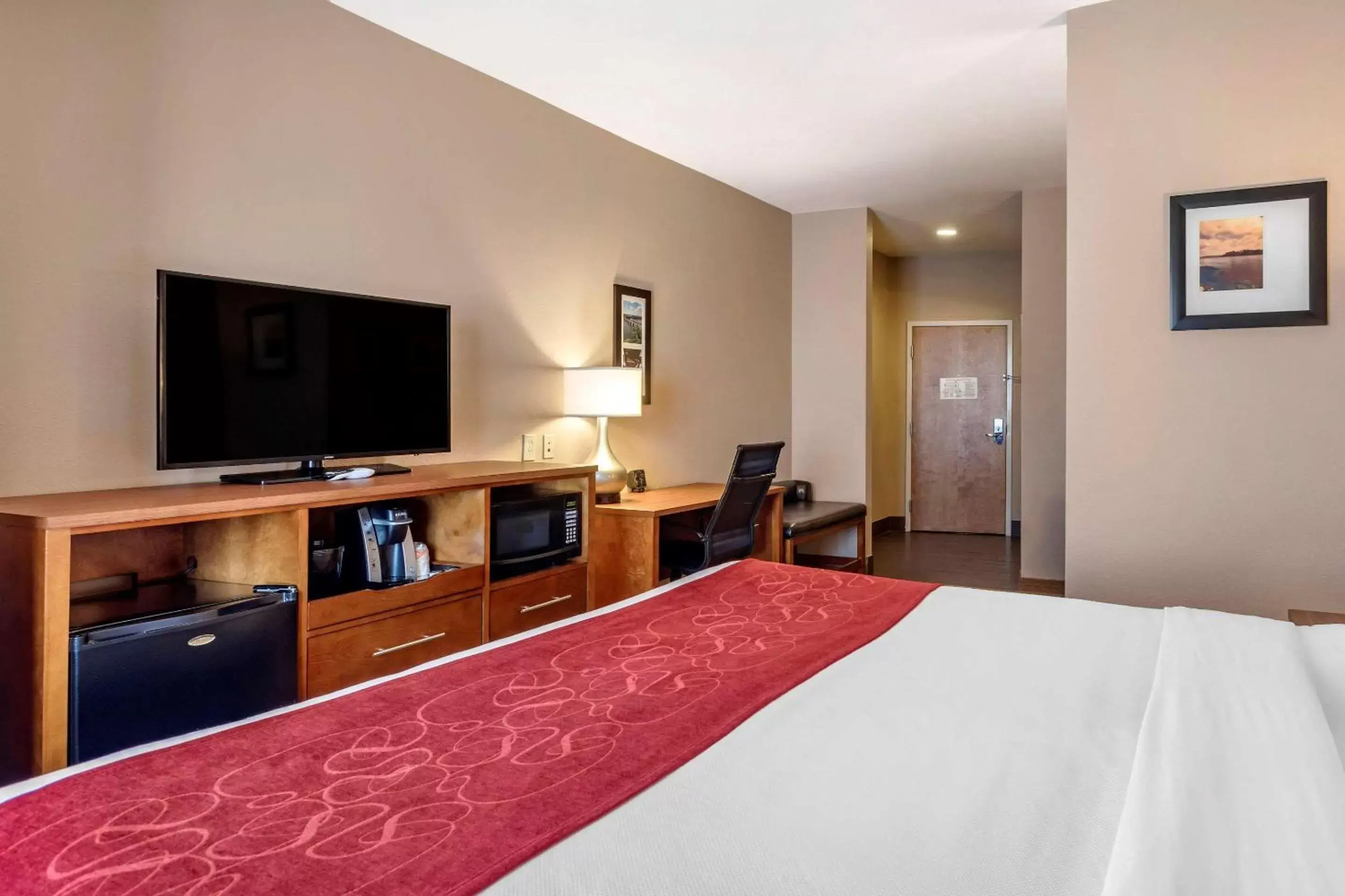 Photo of the whole room, Bed in Comfort Suites Florence Shoals Area Photo of the whole room, Bed in Comfort Suites Florence Shoals Area