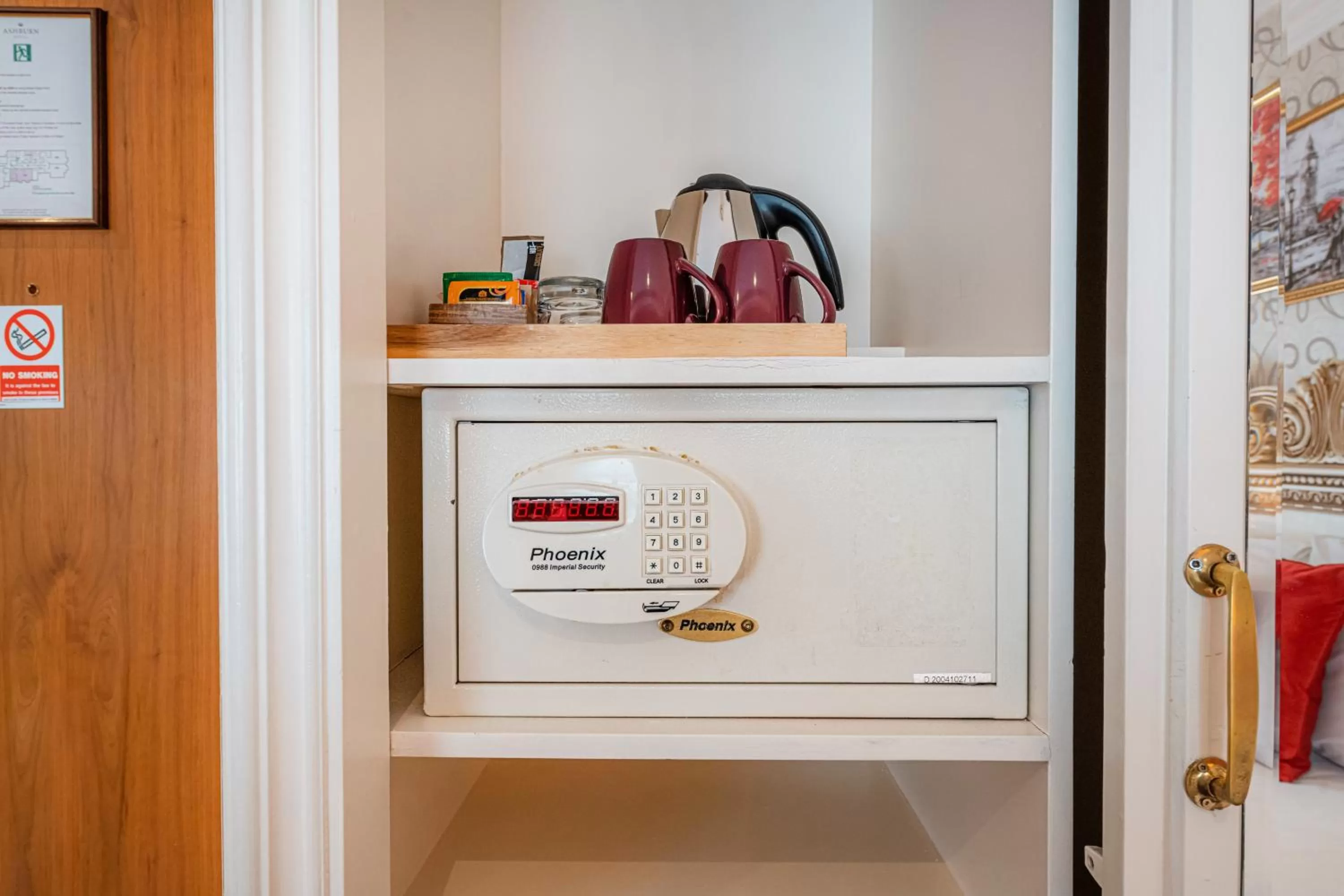 Coffee/tea facilities in Ashburn Hotel