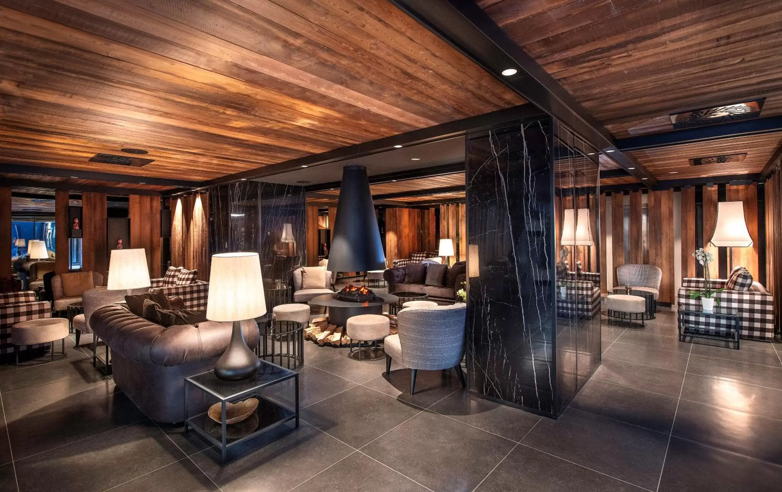 Seating area, Lounge/Bar in Le Massif Hotel & Lodge Courmayeur The Leading Hotels of the World