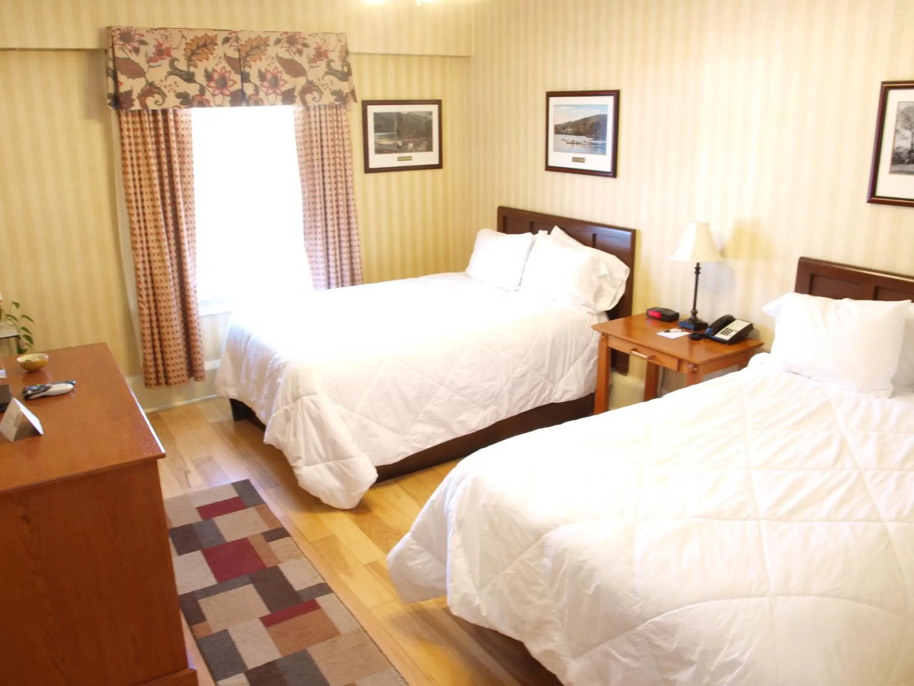 Bed in Shawnee Inn and Golf Resort