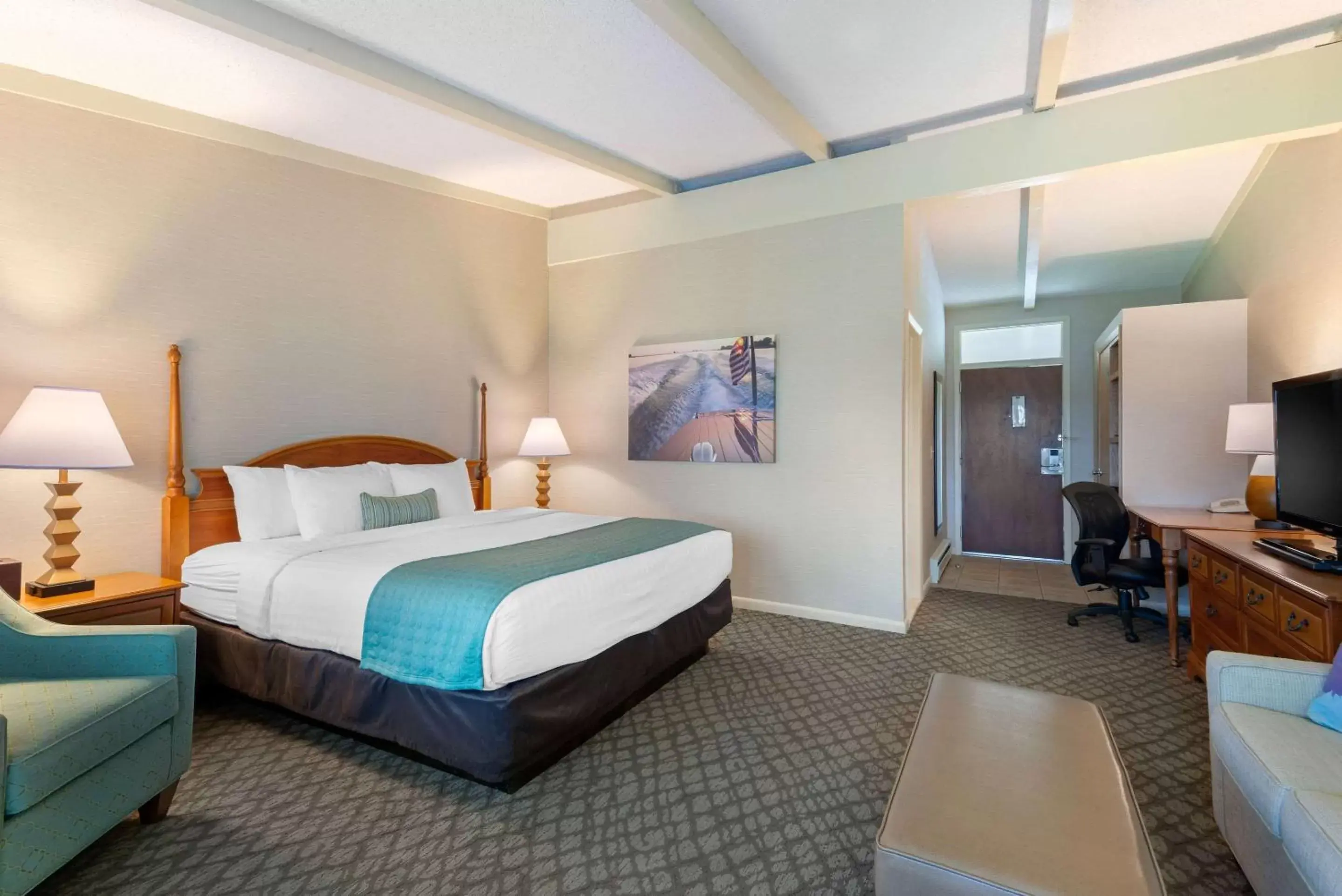Photo of the whole room, Bed in The Inn at Gran View Ogdensburg, Ascend Hotel Collection