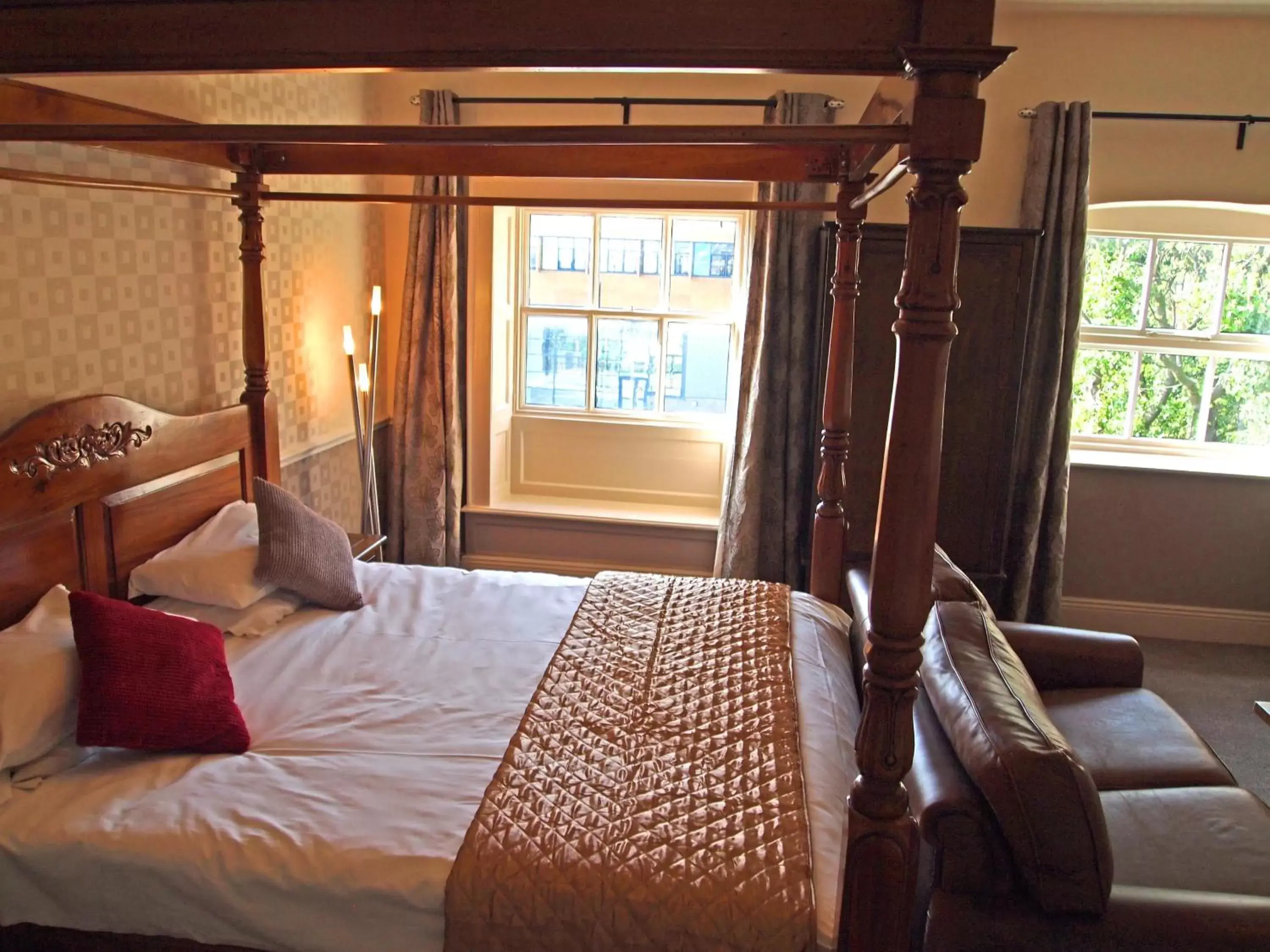 Bedroom, Bed in York House Hotel